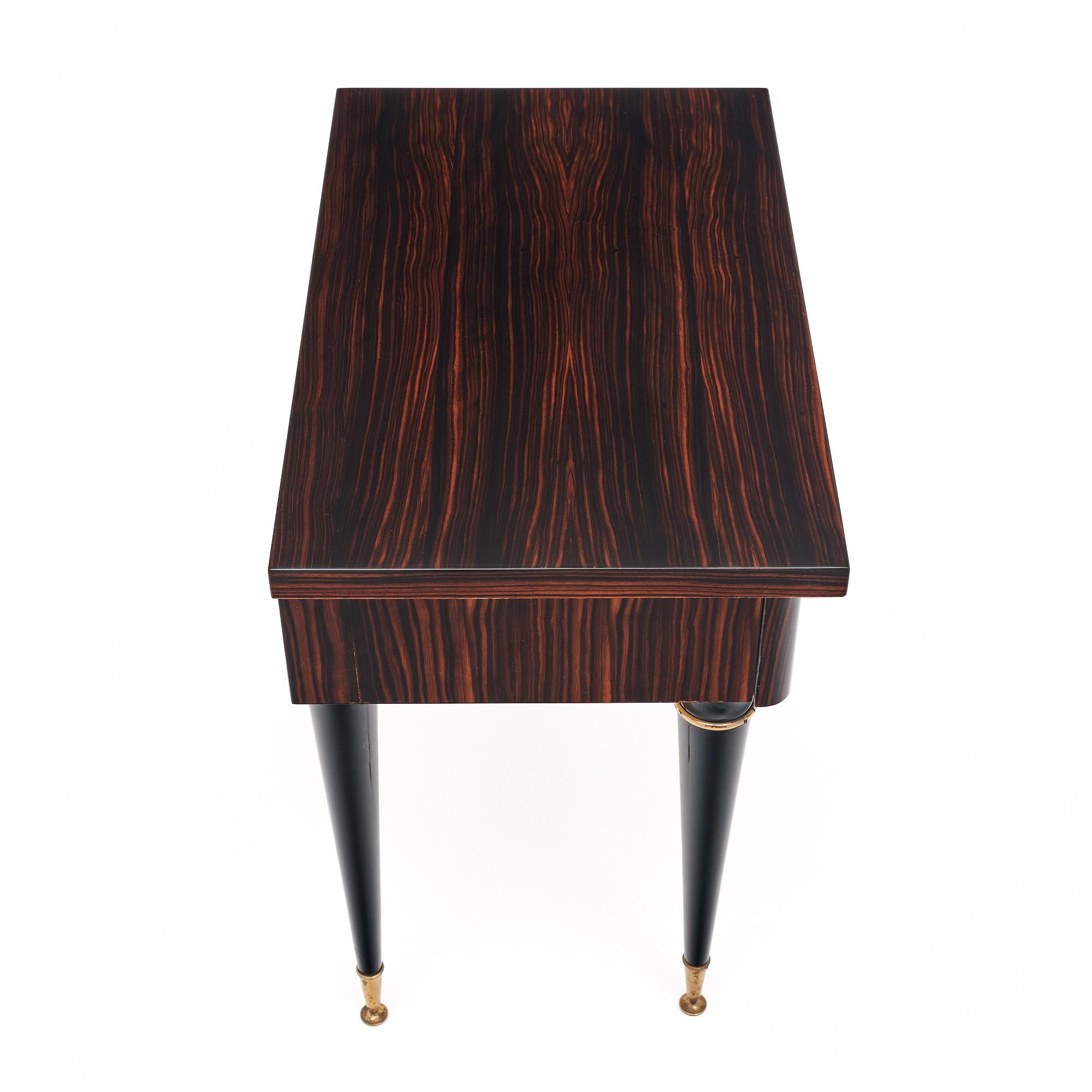 Mid-Century Makassar aus Ebenholz Beistelltische im Zustand „Gut“ in Austin, TX