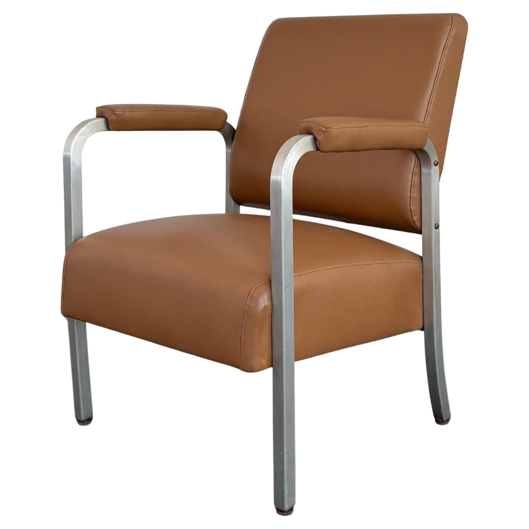 Mid-Century Machine-Age Ledersessel aus gebürstetem Aluminium im Angebot