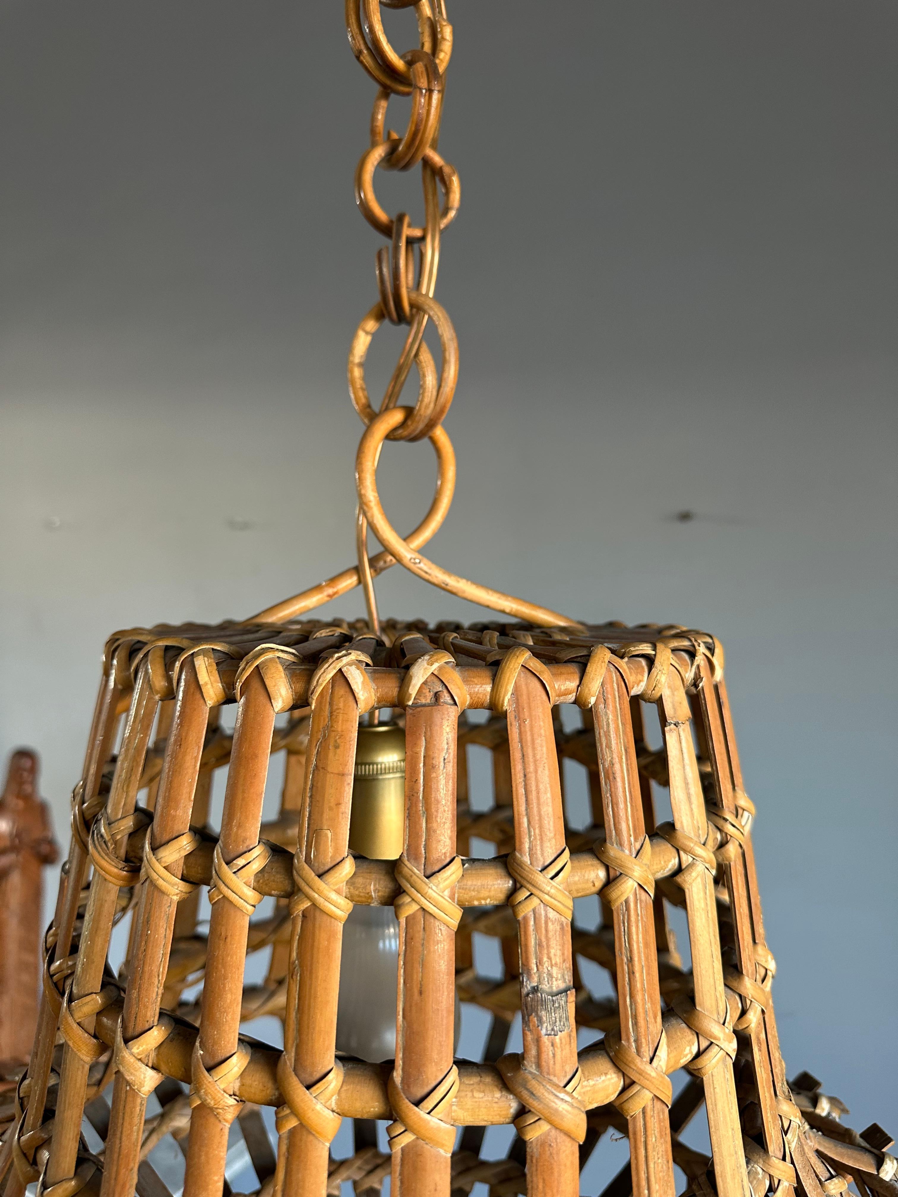 Mid-Century Made Italian Design Organic Bamboo & Woven Wicker Suspension Light 1960 Bon état - En vente à Lisse, NL