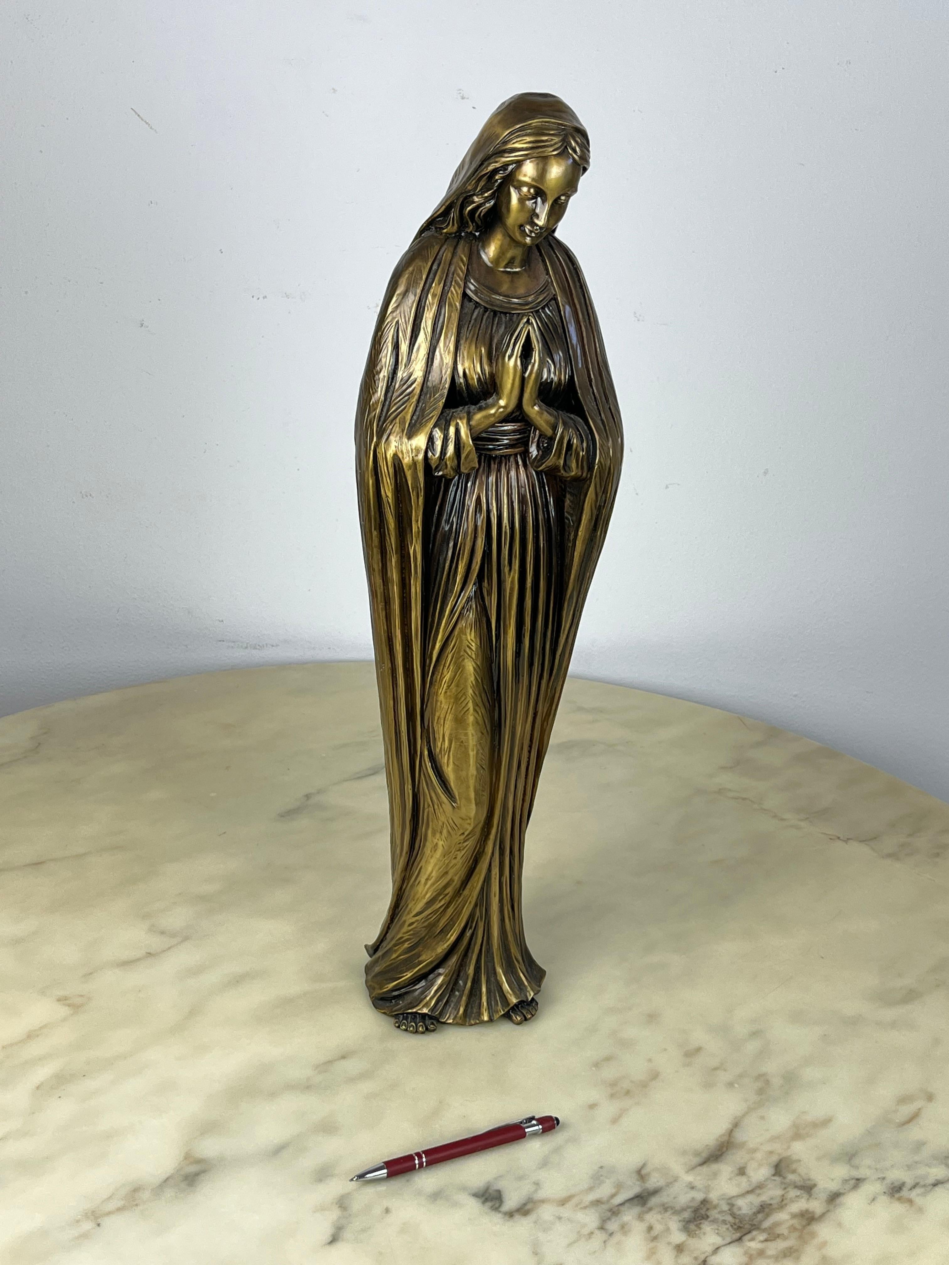 Mid-Century Madonna Bronze Statue 64 cm.
Vollständig und in gutem Zustand. Gefunden in einer noblen Wohnung.