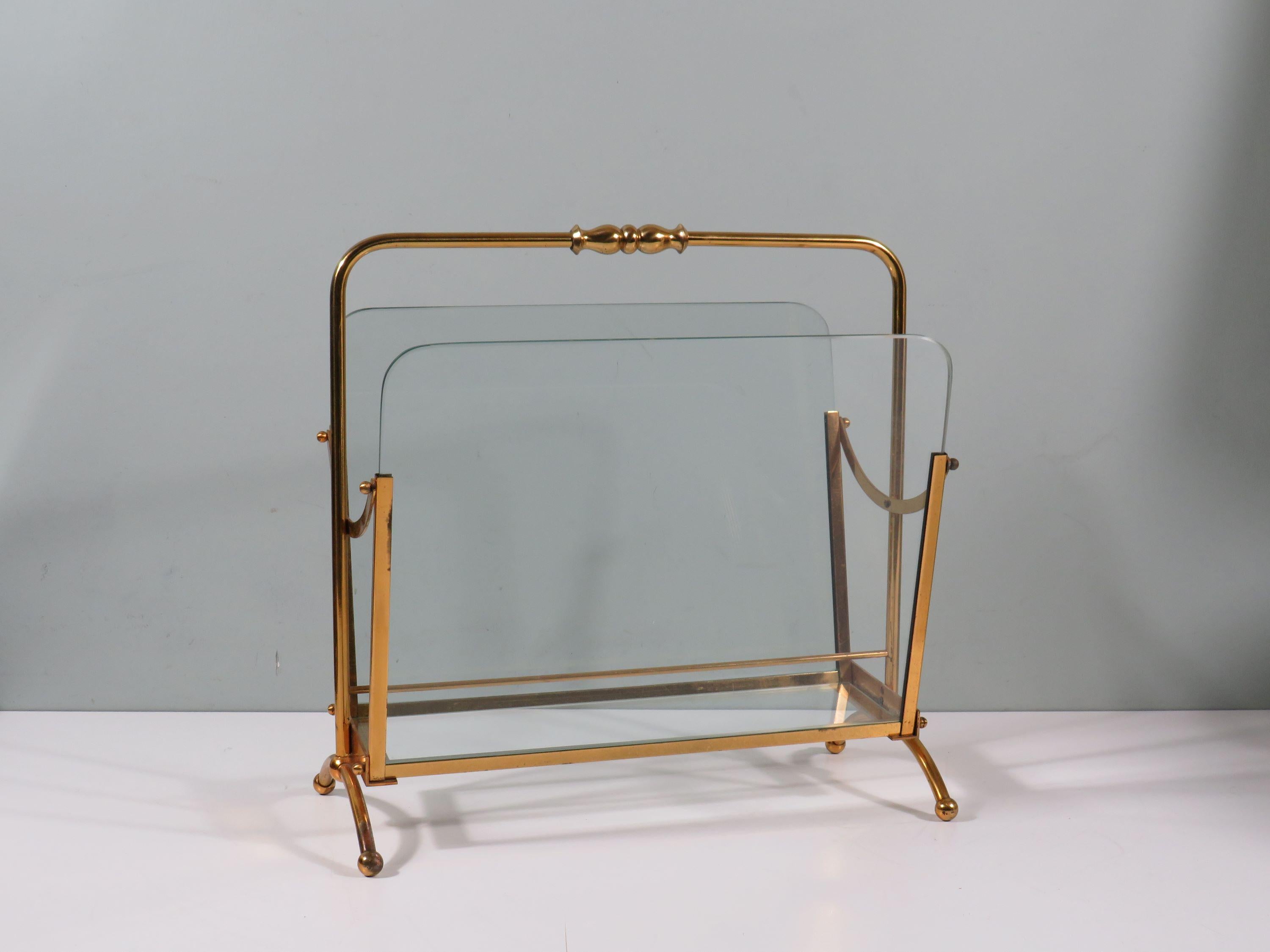 Italian Mid century  magazine rack, brass and glass, Italy 1950-1960 For Sale