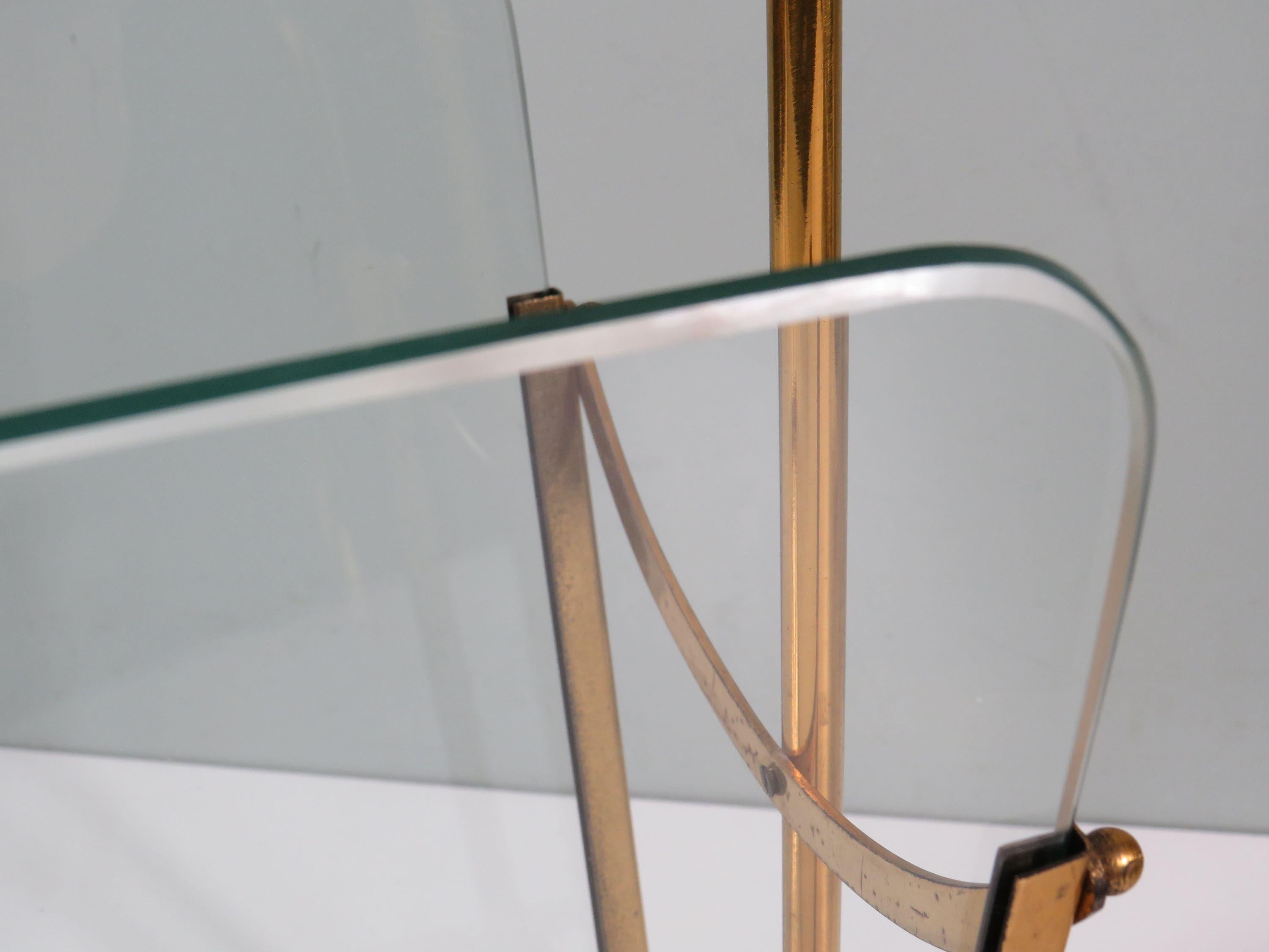 20th Century Mid century  magazine rack, brass and glass, Italy 1950-1960 For Sale