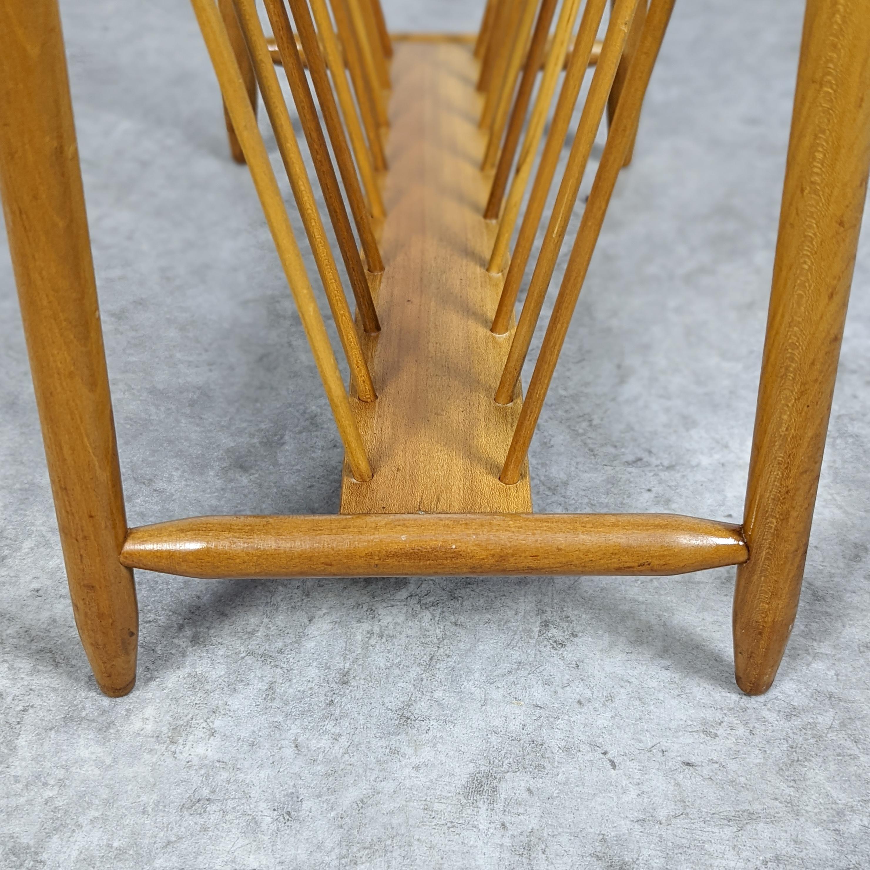 Mid Century magazine rack from ULUV For Sale 1