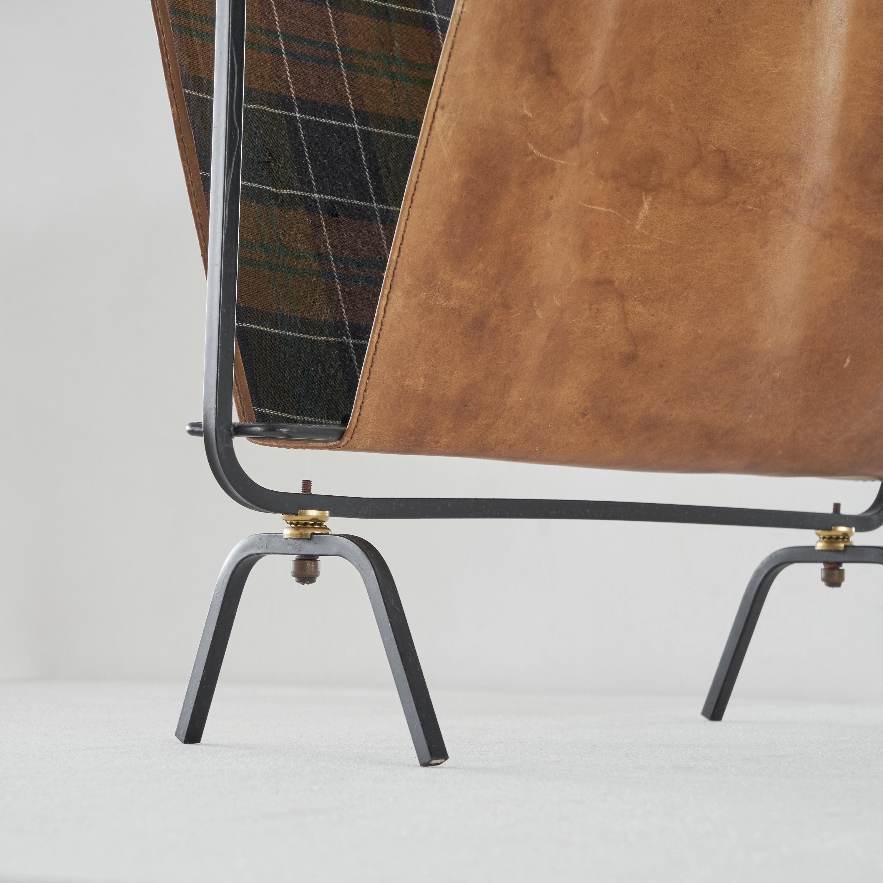 European Mid-Century Magazine Rack in Patinated Cognac Leather, Brass and Metal, 1950s For Sale