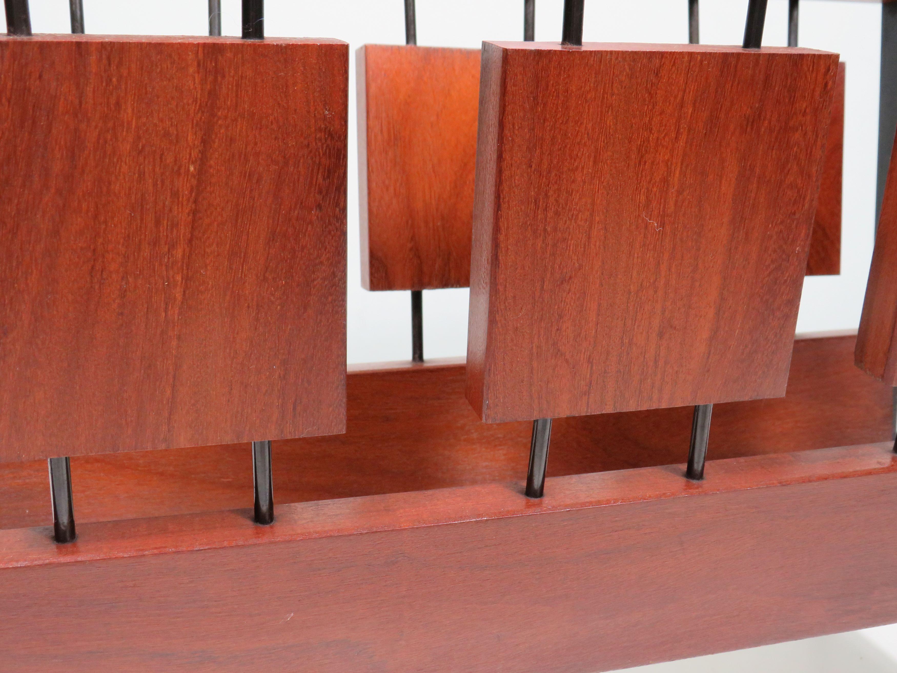 Mid-Century moderno Portariviste di metà secolo in teak e metallo, Paesi Bassi 1960-1970 in vendita