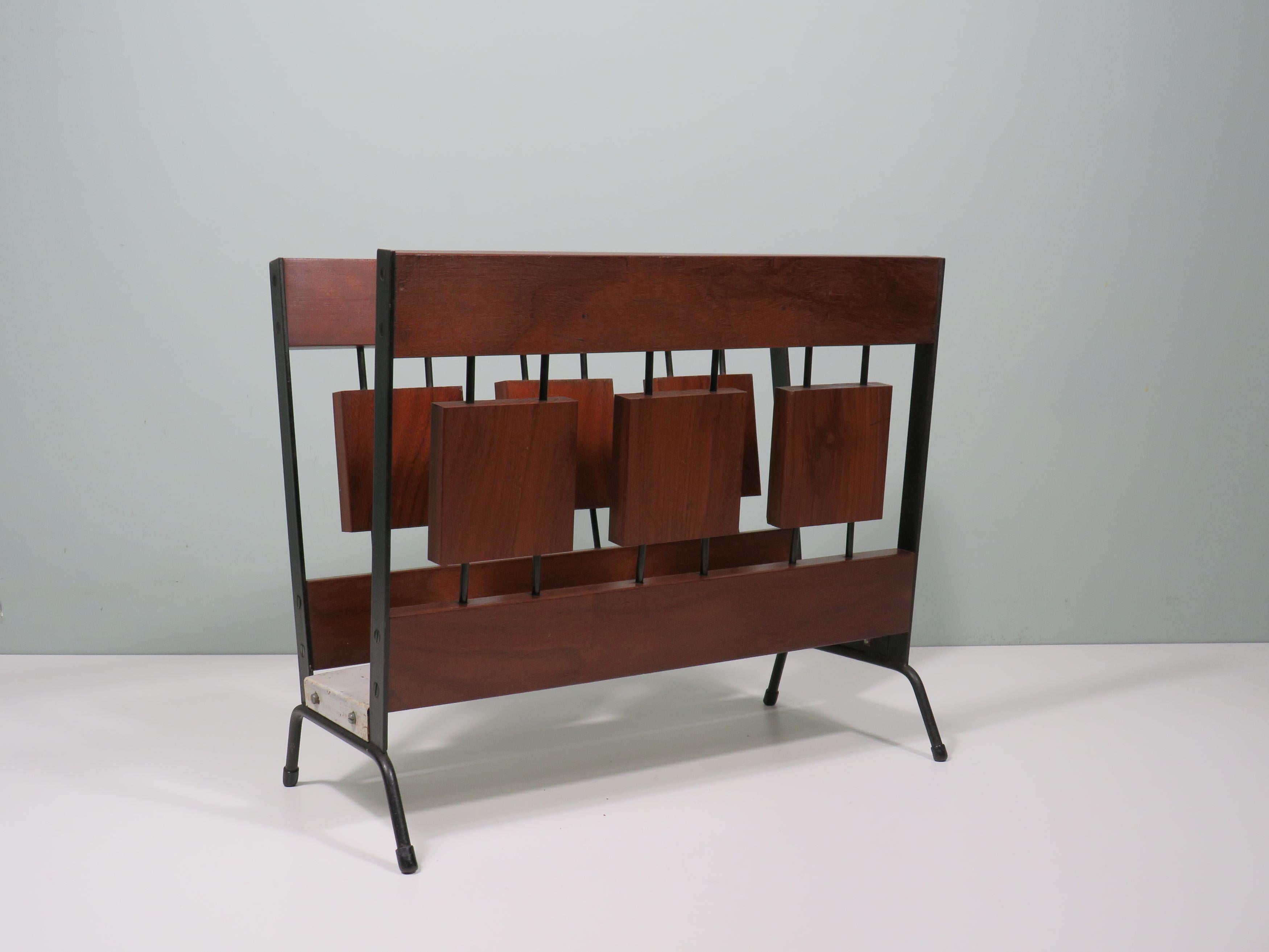Olandese Portariviste di metà secolo in teak e metallo, Paesi Bassi 1960-1970 in vendita