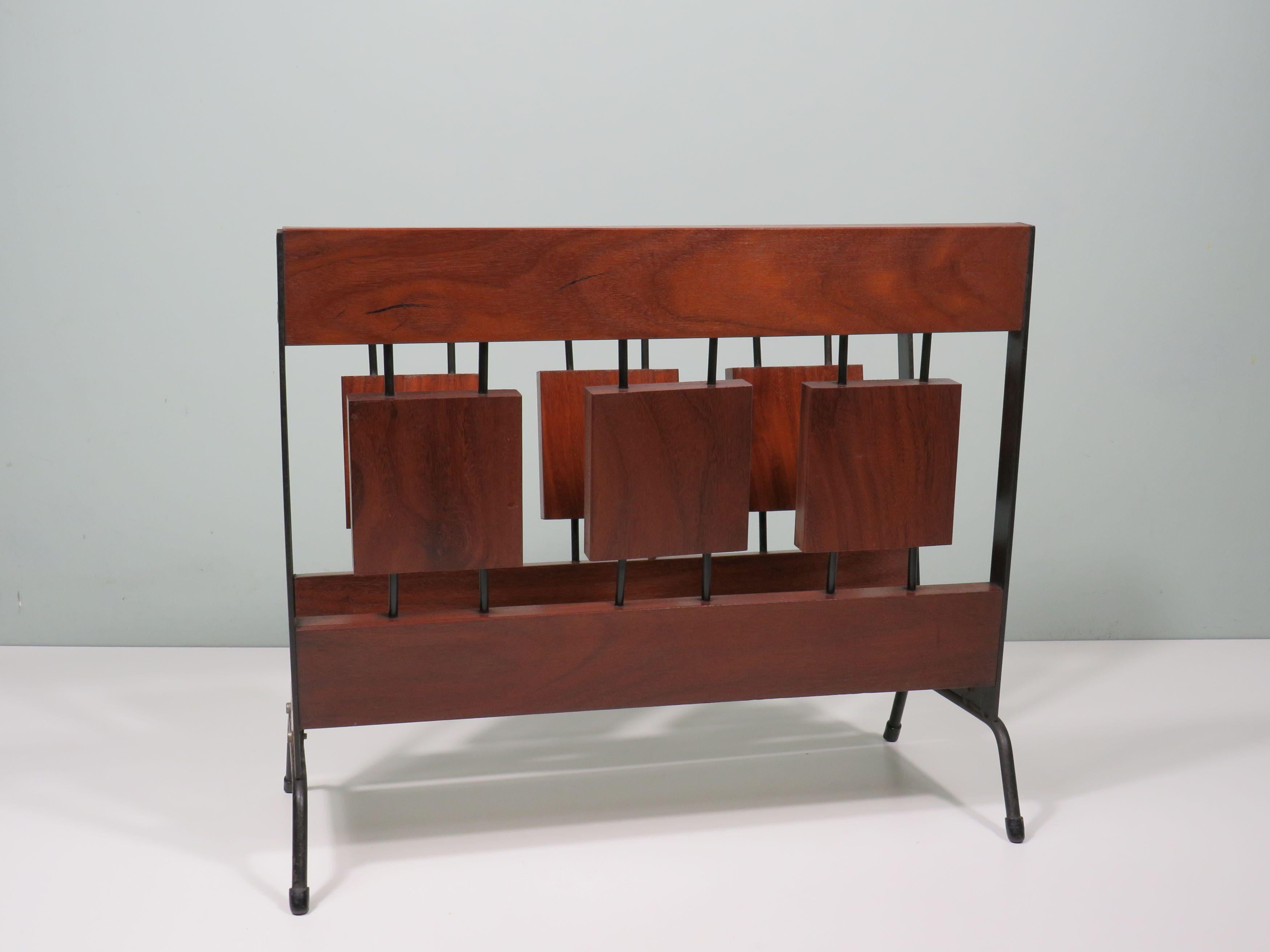 Portariviste di metà secolo in teak e metallo, Paesi Bassi 1960-1970 In condizioni buone in vendita a Herentals, BE