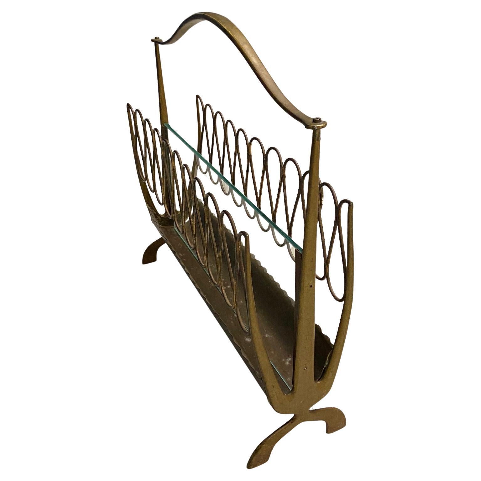 20th Century Mid-century Italian Magazine Rack in the Style of Gio Ponti, Brass and Glass For Sale