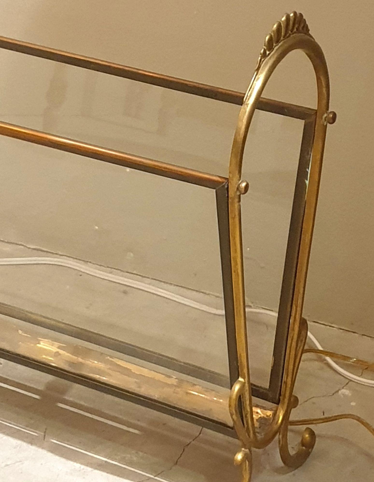 Mid Century magazine rack, Italy In Excellent Condition For Sale In Dallas, TX