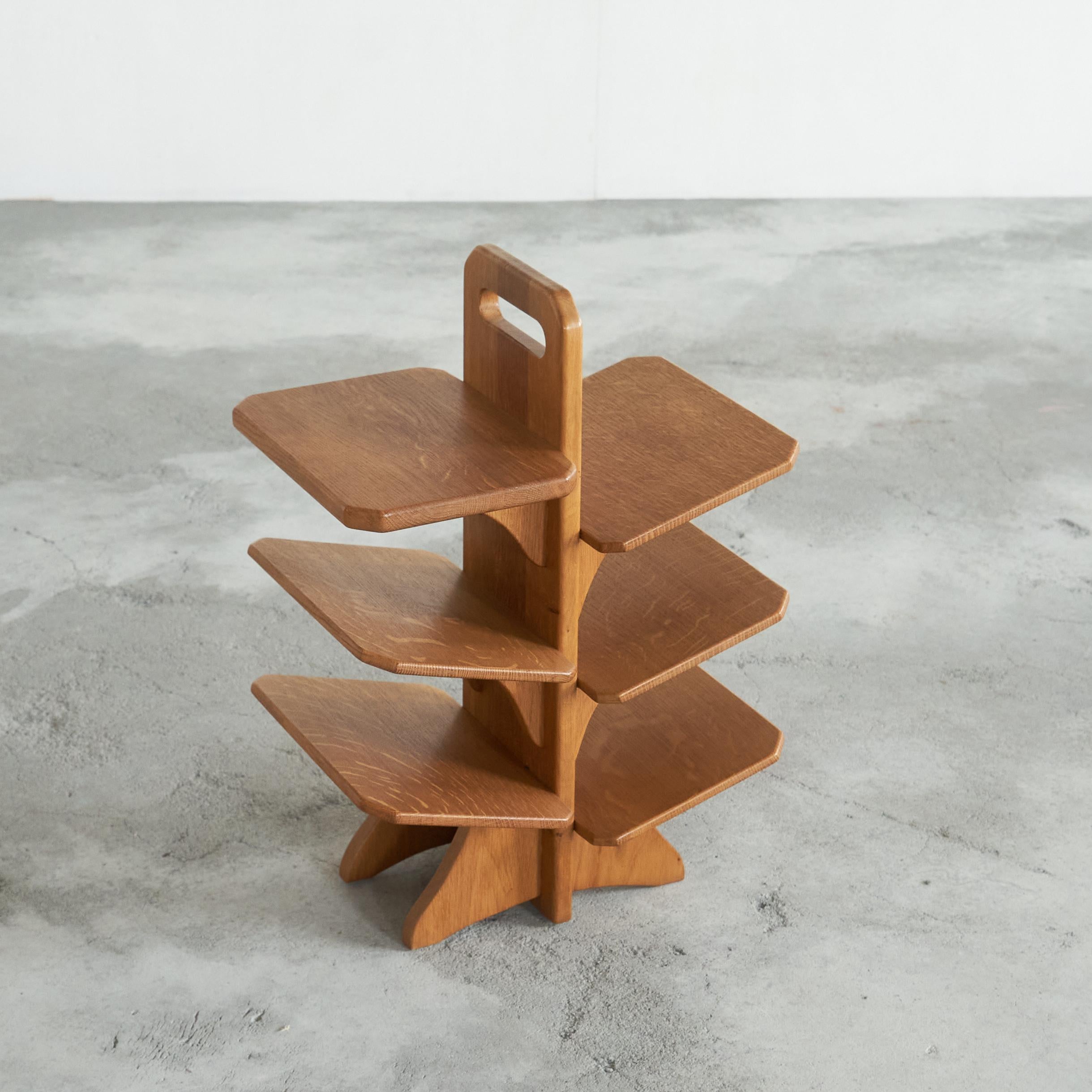 Mid-Century moderno Portariviste di metà secolo in Oak massiccio in vendita