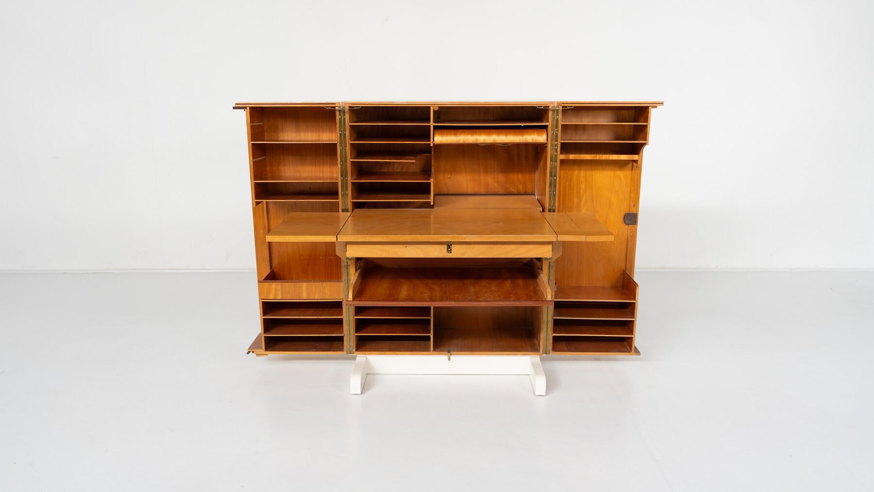 Bois Bureau magique du milieu du siècle par Mummenthaler & Meier, Suisse, 1955 en vente