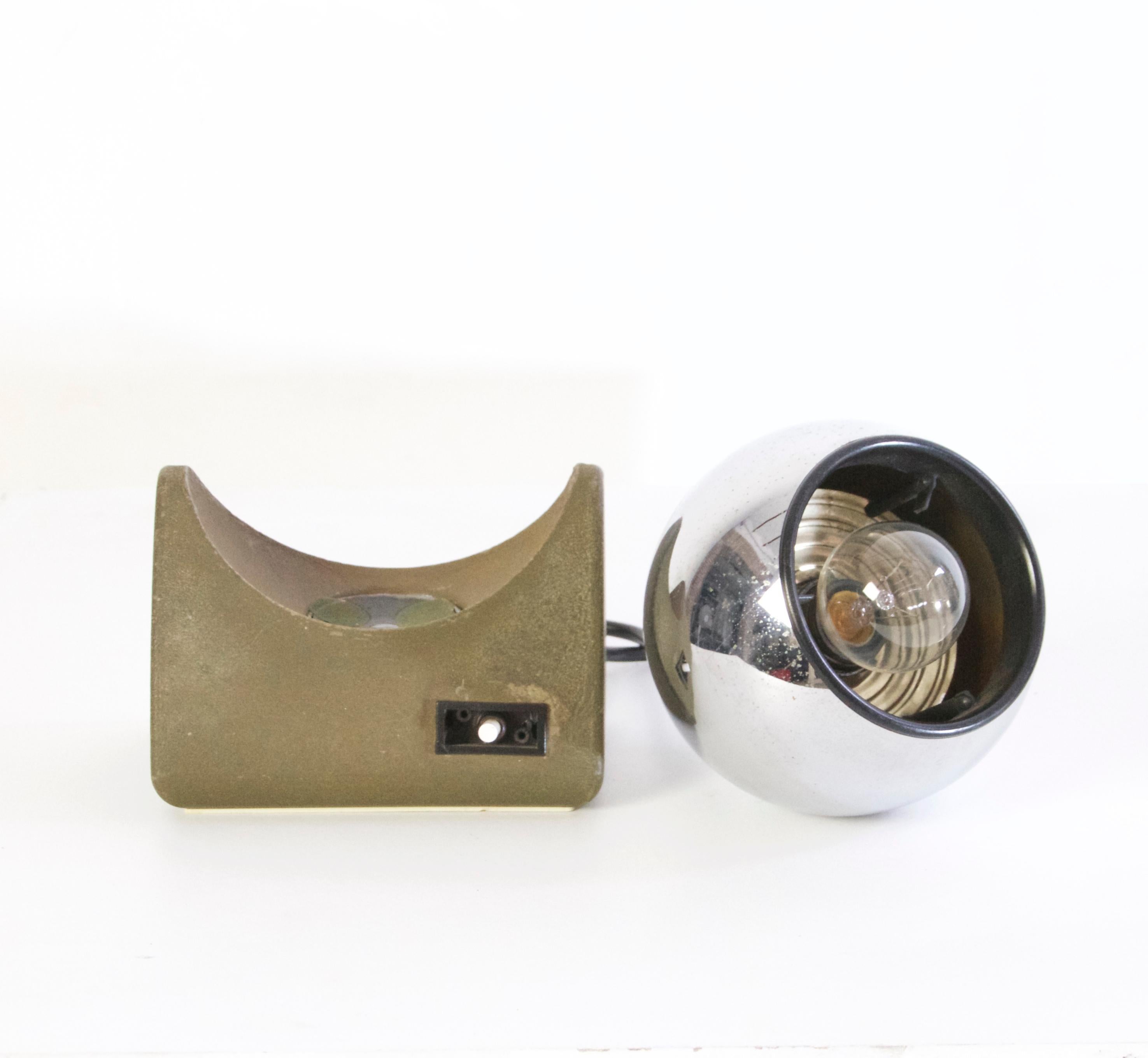 Italian Mid Century Magnetic Eyeball Table Lamp For Sale