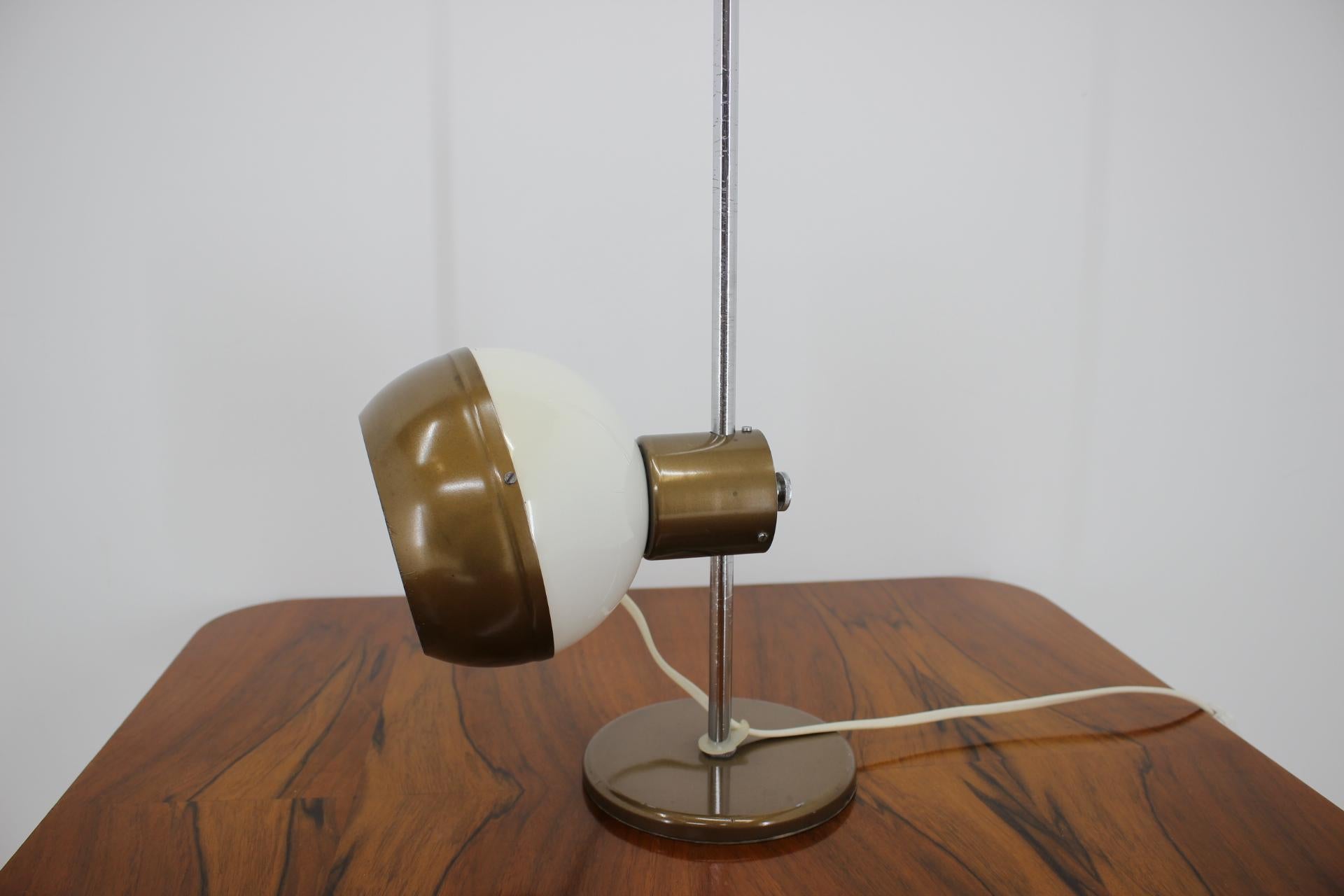 Lampe de table magnétique du milieu des années 1970/Drukov:: 1970 Bon état - En vente à Praha, CZ