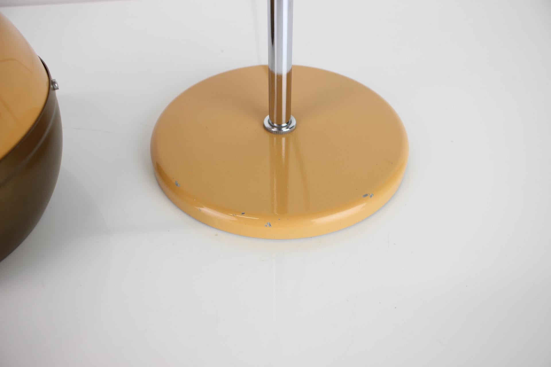 Lámpara de mesa magnética de mediados de siglo Drukov, años 70 en venta 1