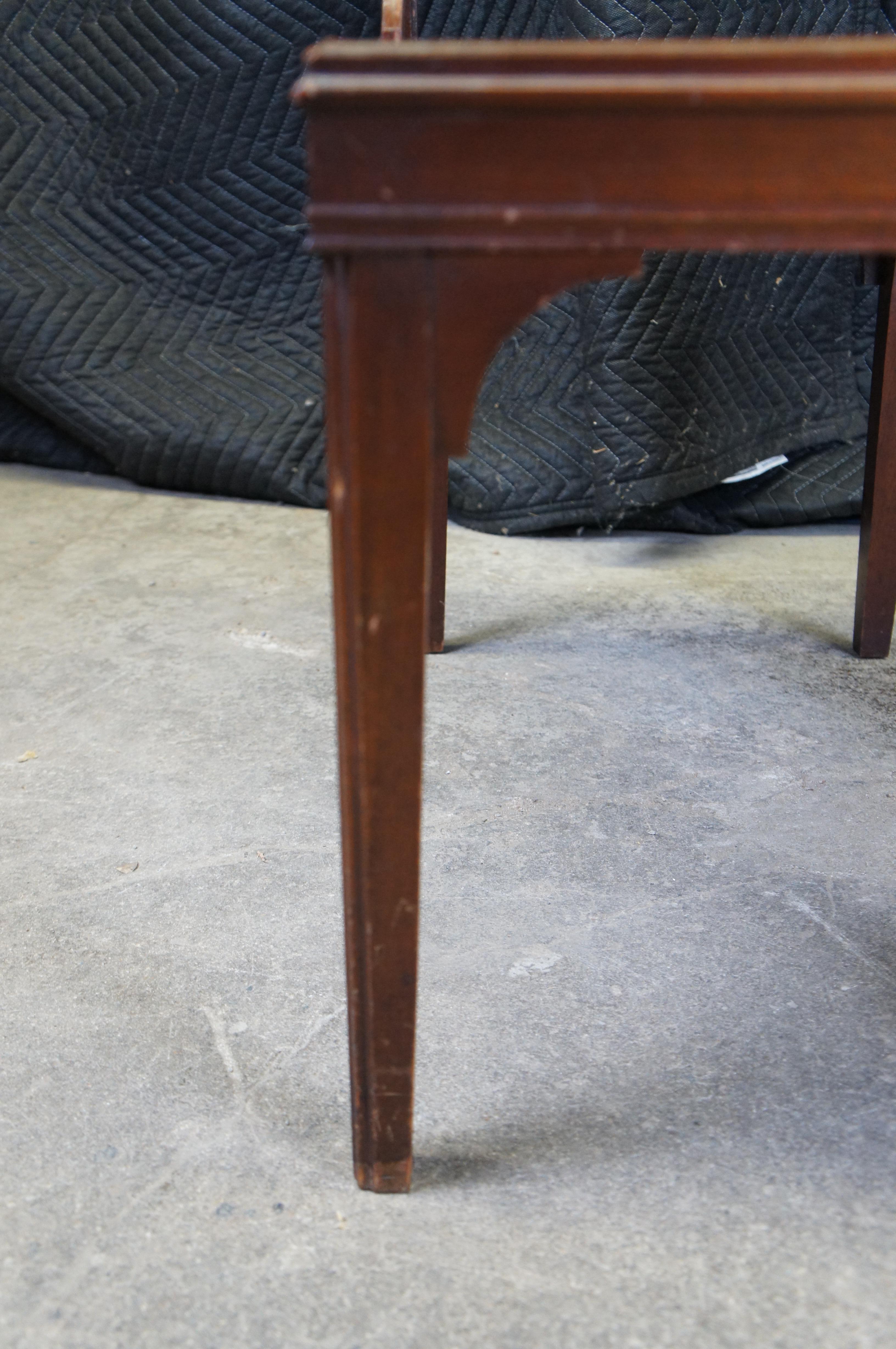 Table d'appoint de milieu de siècle en acajou à 2 niveaux ajourés 26