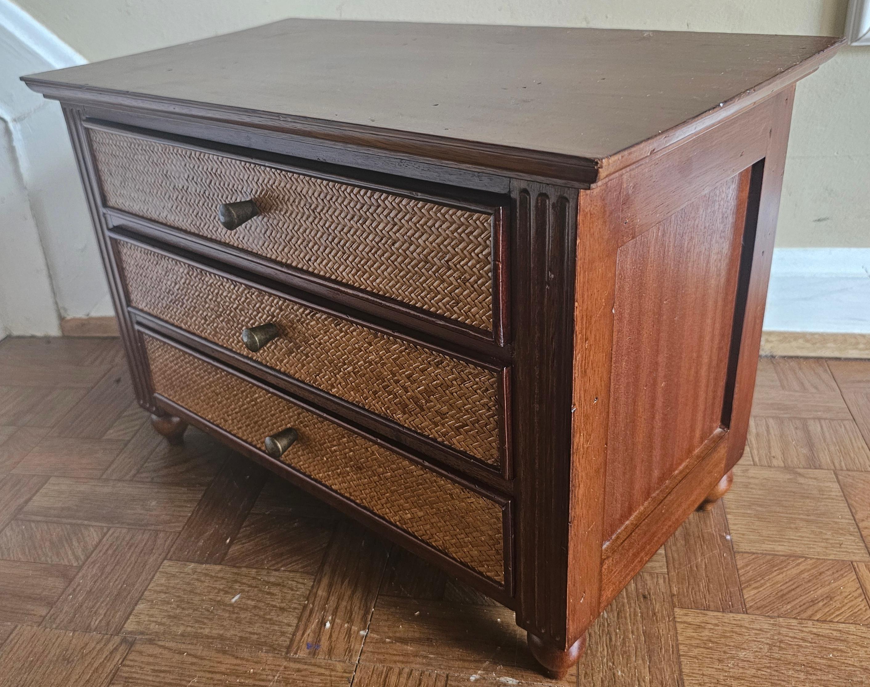 Mid-Century Modern Mid-Century Mahogany and Grass Clothe Jewelry Box For Sale