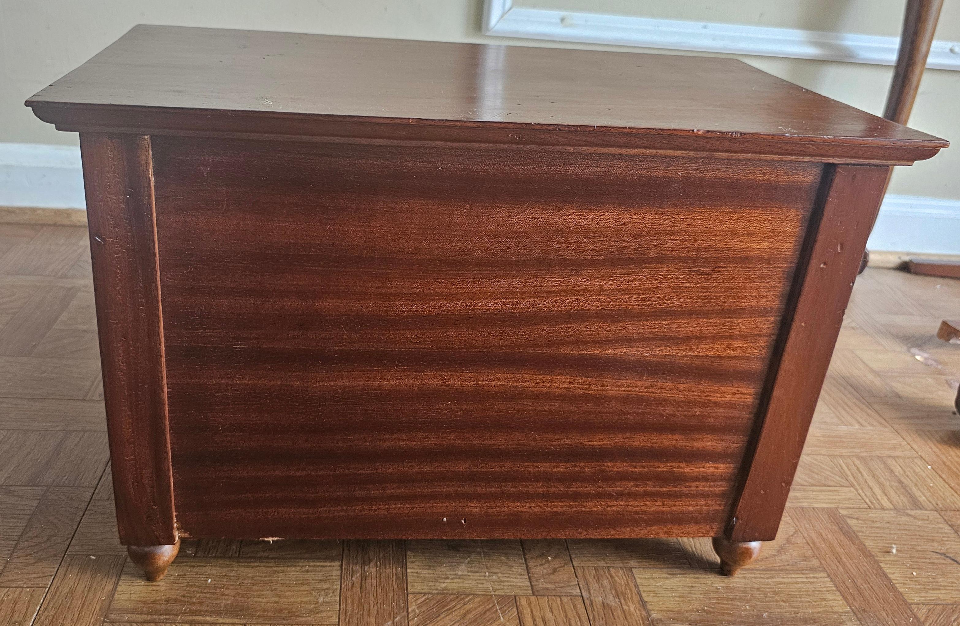 20th Century Mid-Century Mahogany and Grass Clothe Jewelry Box For Sale