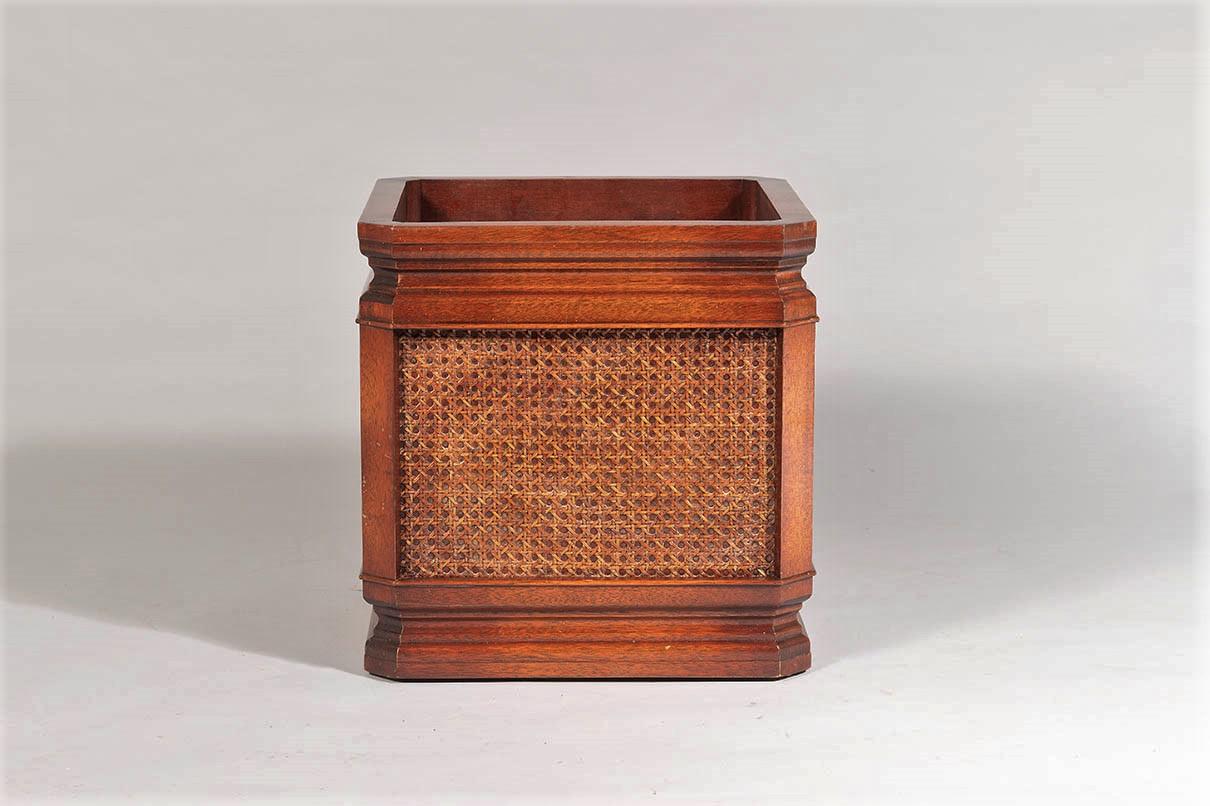 Mid Century Mahogany and Rattan Square Cube indoor Planter Jardinière Stand In Good Condition In Llanbrynmair, GB