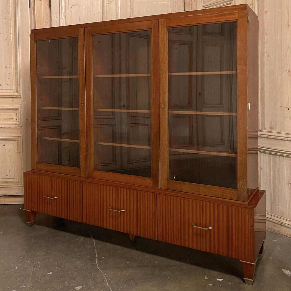 Mid-century mahogany bookcase by De Coene of Courtrai is an exceptional choice to create a one-of-a-kind look for your office! Using sapele mahogany veneering as the primary source of visual appeal, the artisans of De Coene created a modernistic
