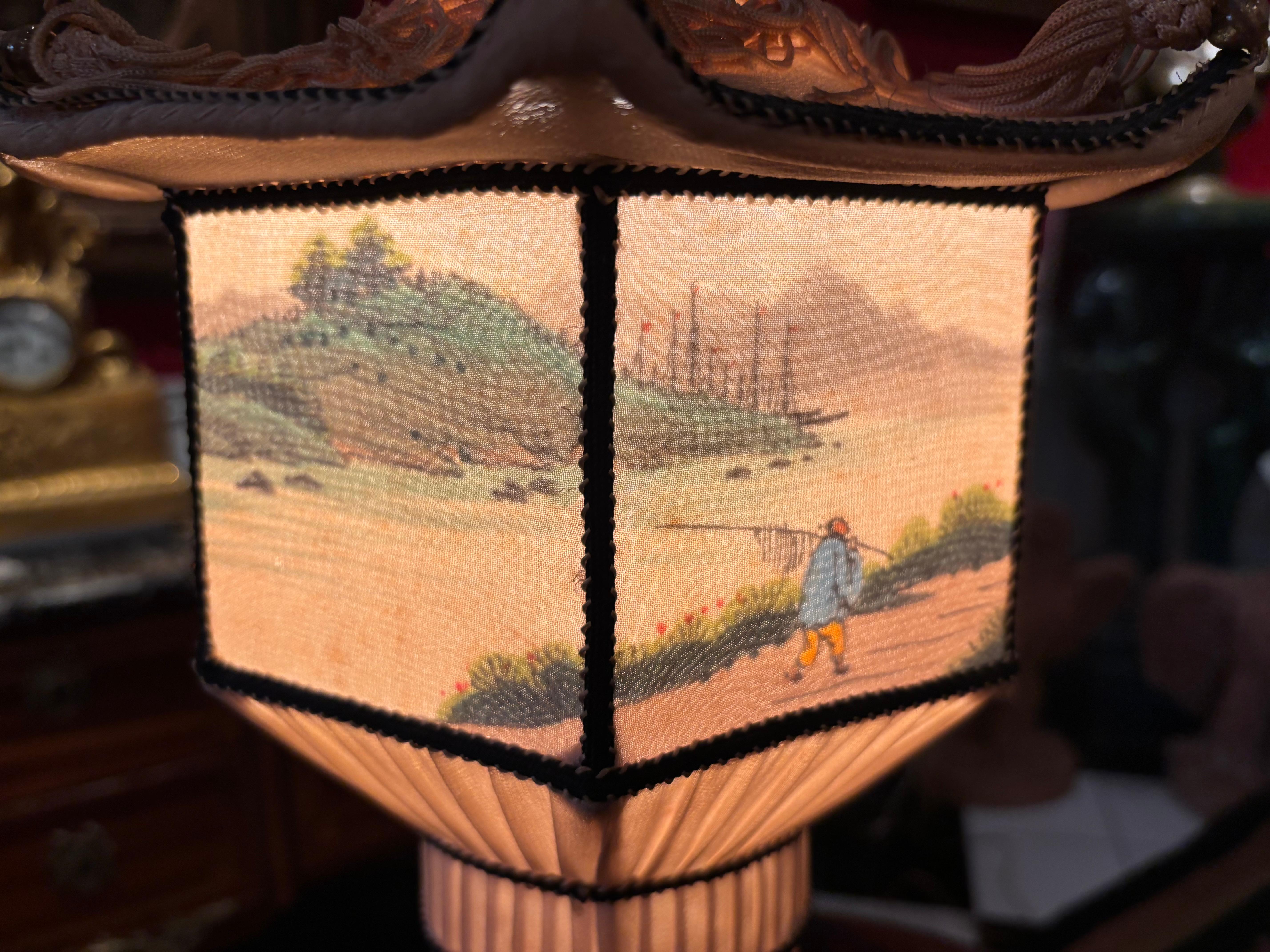 Lampada a lanterna con drago cinese di metà secolo in mogano In condizioni buone in vendita a Vancouver, British Columbia