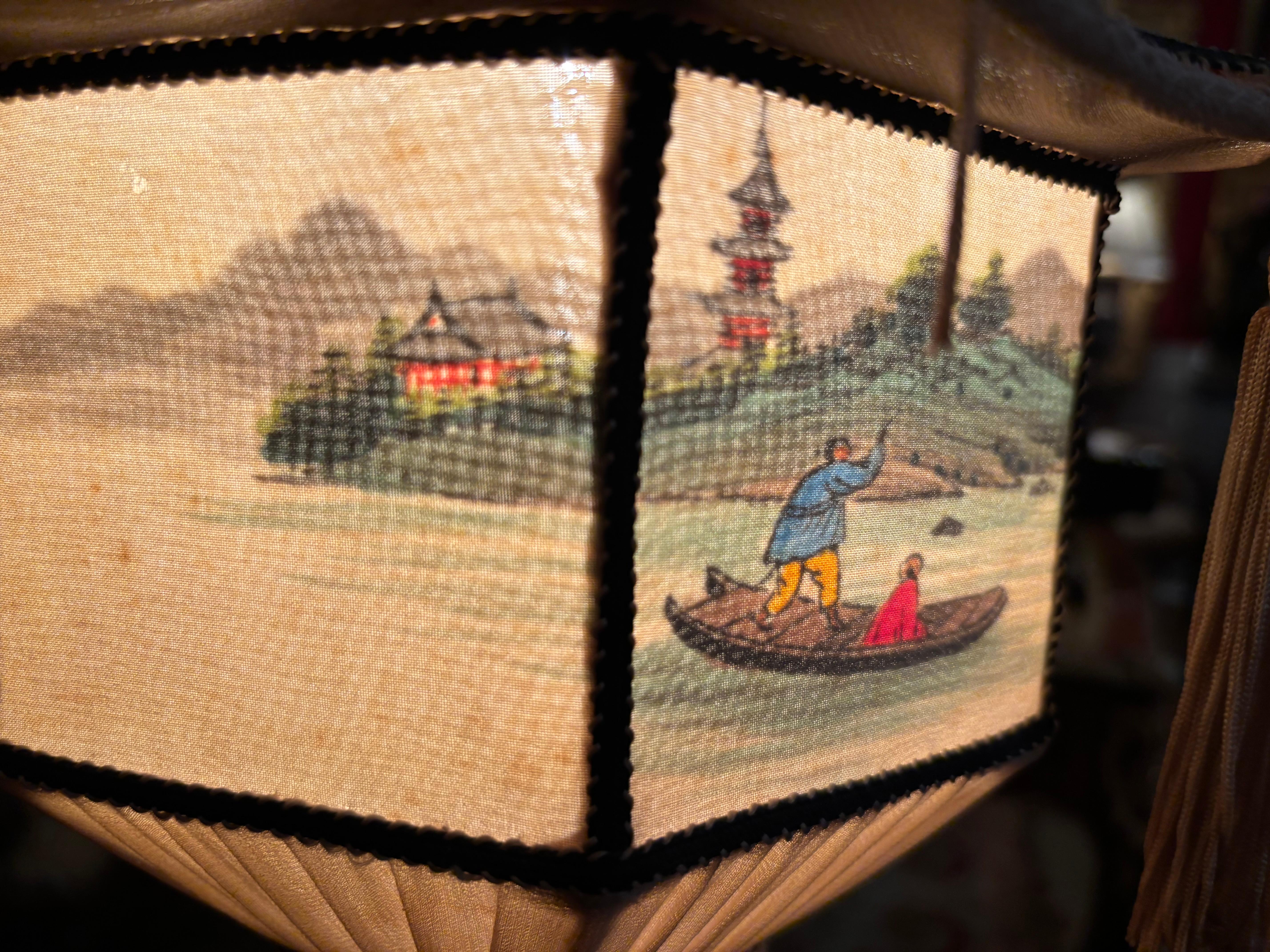 Lino Lampada a lanterna con drago cinese di metà secolo in mogano in vendita