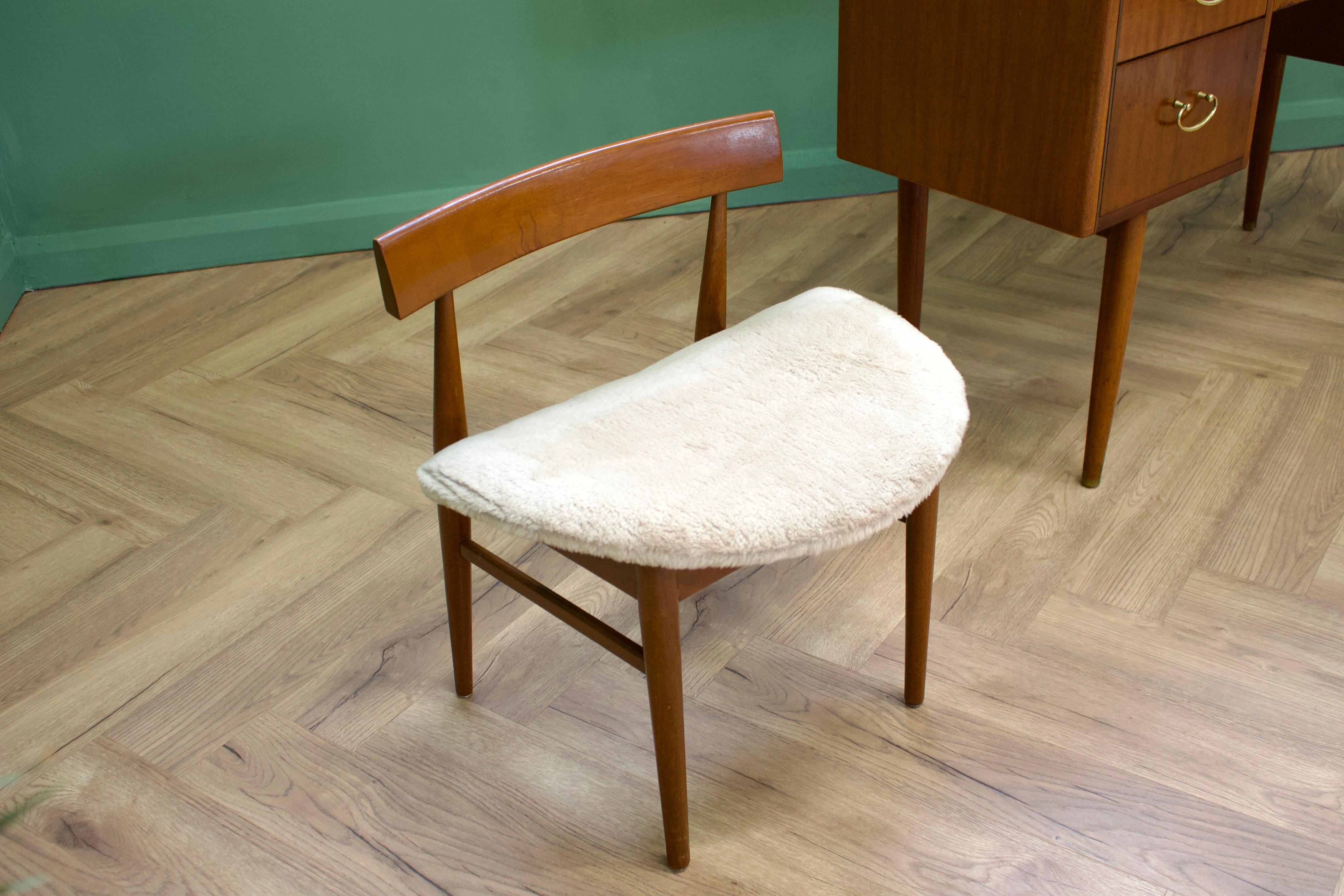 Veneer Midcentury Mahogany Dressing Table and Stool by Greaves and Thomas, 1950s