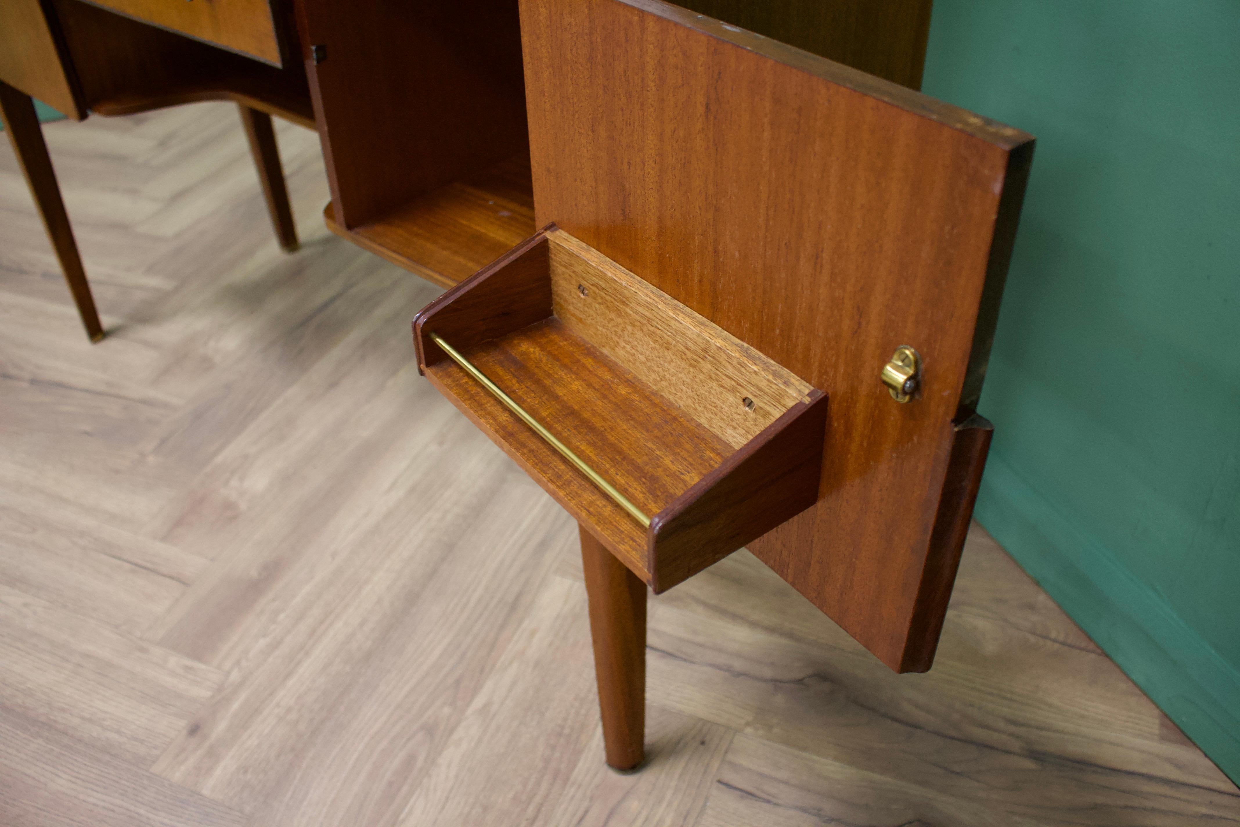 Mid Century Mahogany Dressing Table by Greaves and Thomas, 1950s For Sale 2