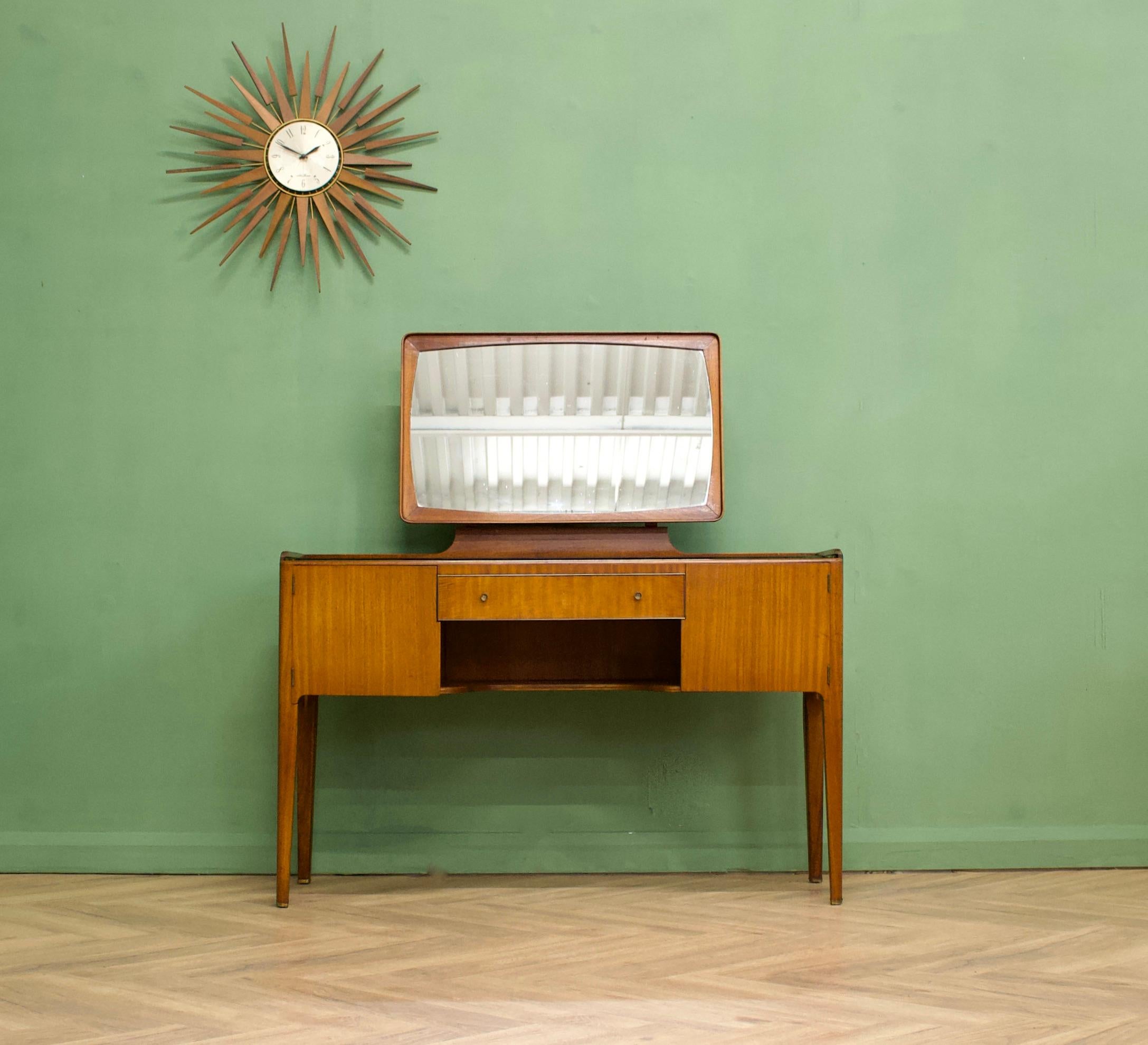 Mid-Century Modern Mid Century Mahogany Dressing Table by Greaves and Thomas, 1950s For Sale
