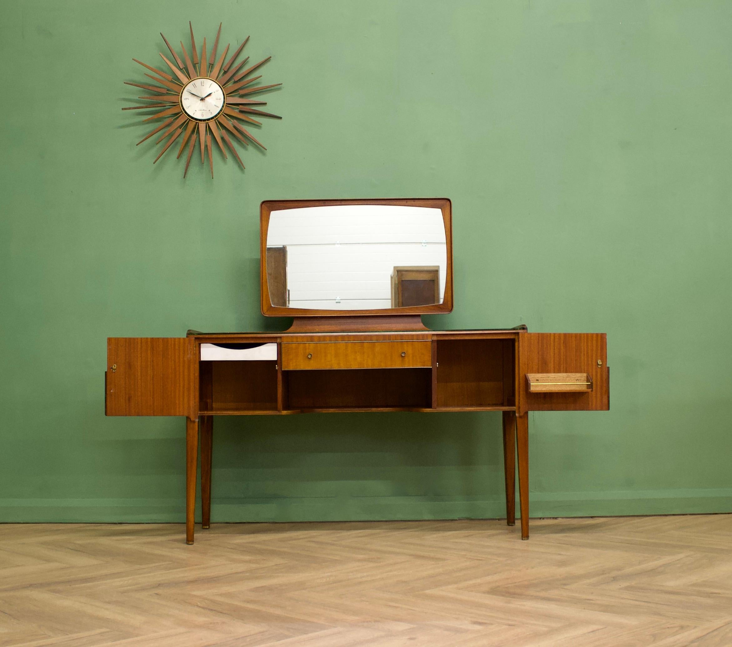 British Mid Century Mahogany Dressing Table by Greaves and Thomas, 1950s For Sale