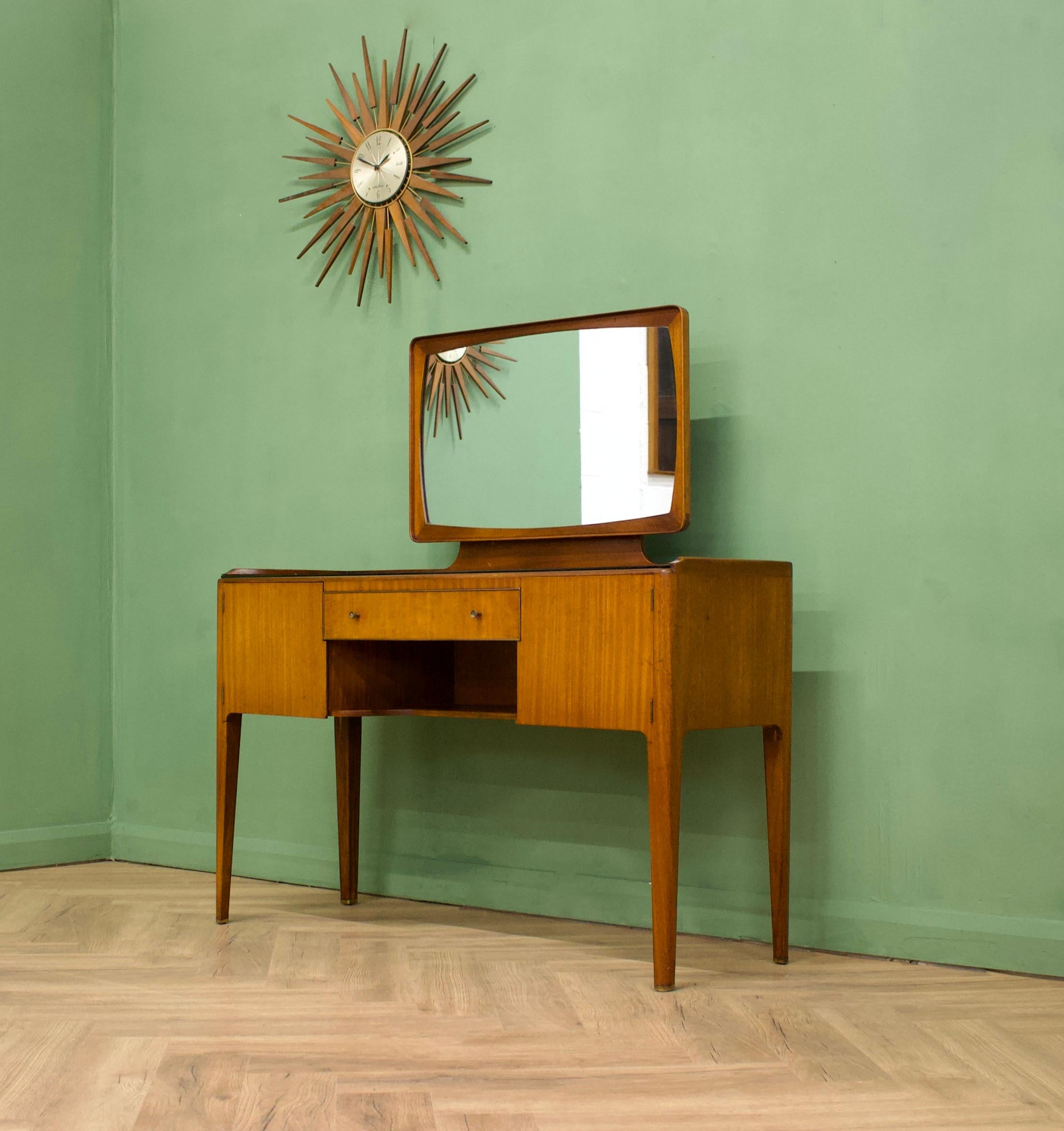 Veneer Mid Century Mahogany Dressing Table by Greaves and Thomas, 1950s For Sale
