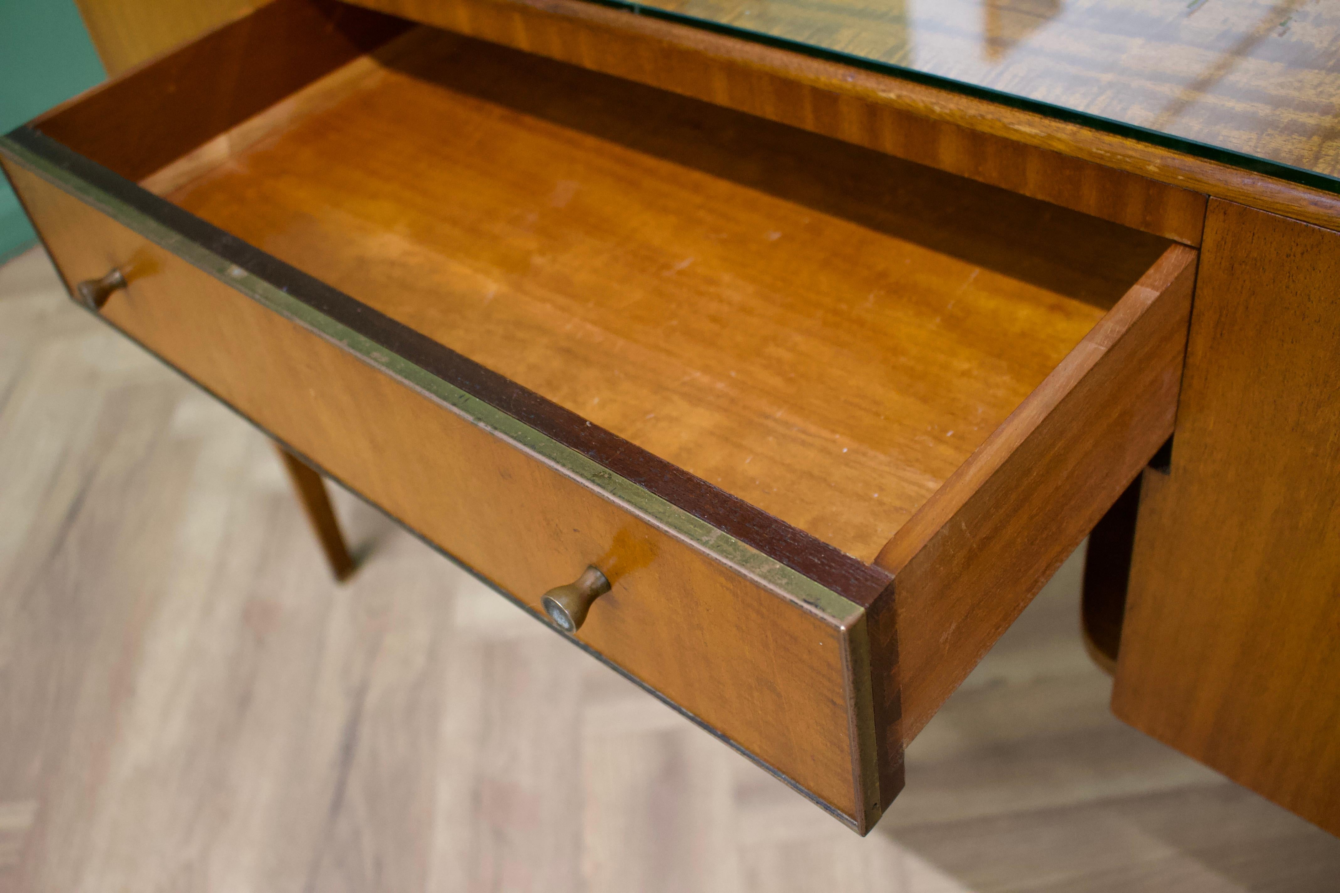 Walnut Mid Century Mahogany Dressing Table by Greaves and Thomas, 1950s For Sale