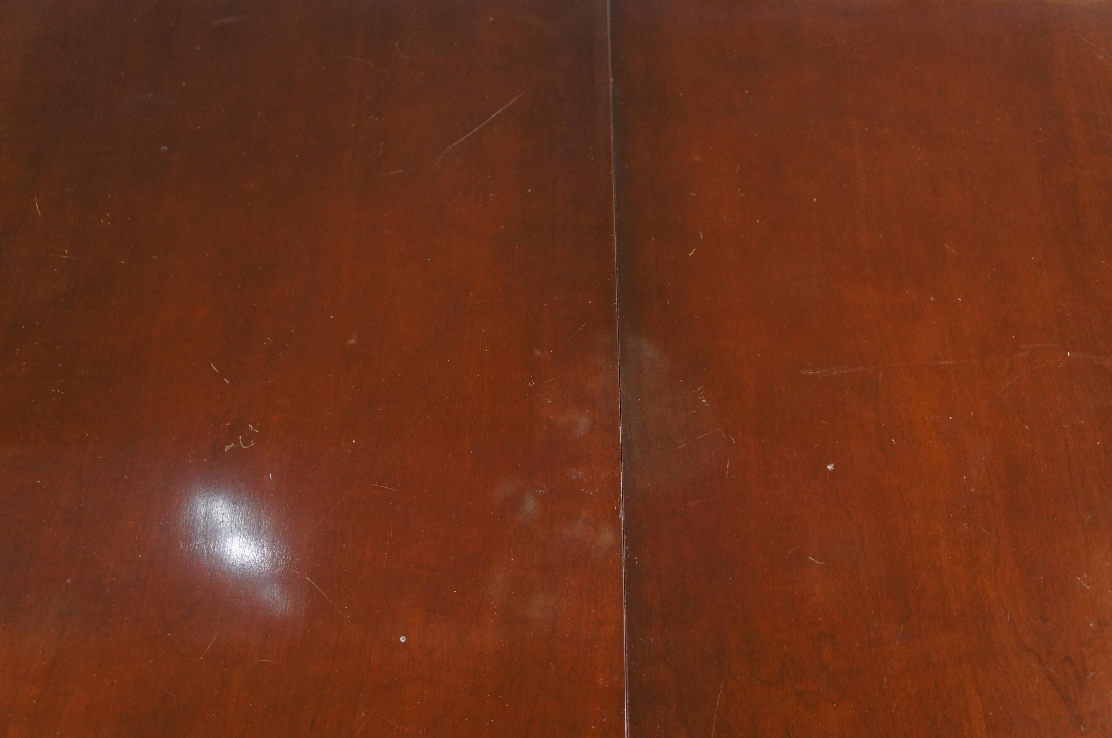 Table de salle à manger du milieu du siècle dernier en acajou Duncan Phyfe Barley Twist Claw Foot 62