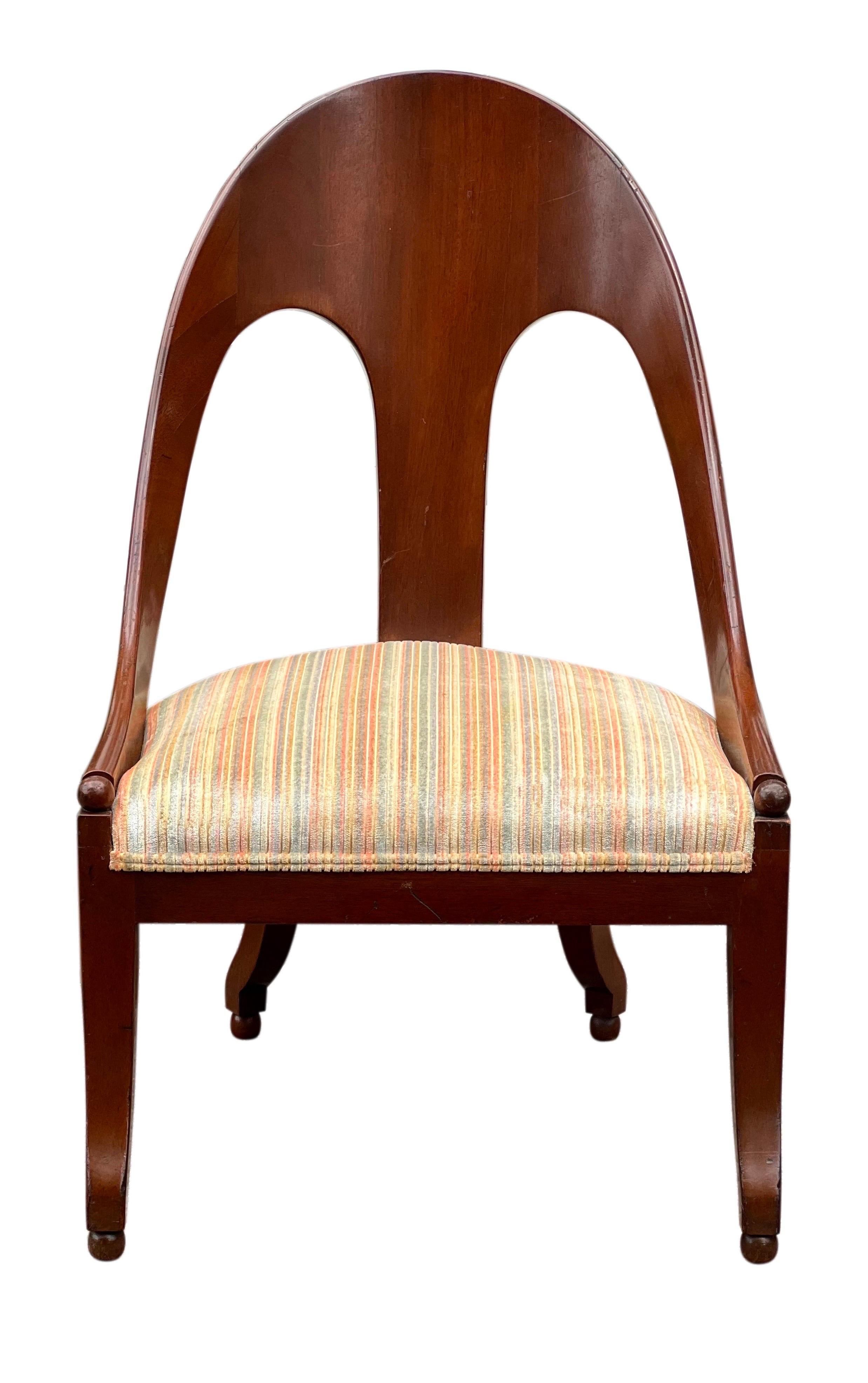 Mid century spoon back mahogany slipper lounge chair attributed to Michael Taylor for Baker, 1950's.

Elegantly curved chair with a mahogany frame in a refined and comfortable spoon back design accentuated with ball feet and arm detail. Upholstery