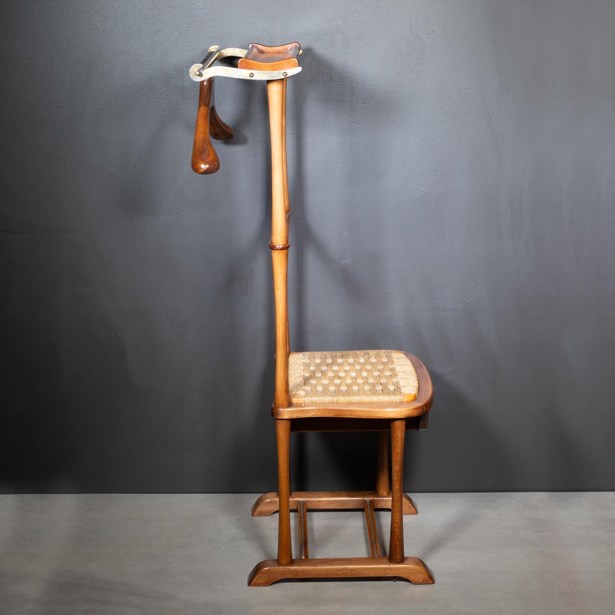 Valet de caoba de mediados de siglo con asiento de junco c.1950s, Italia Italiano en venta