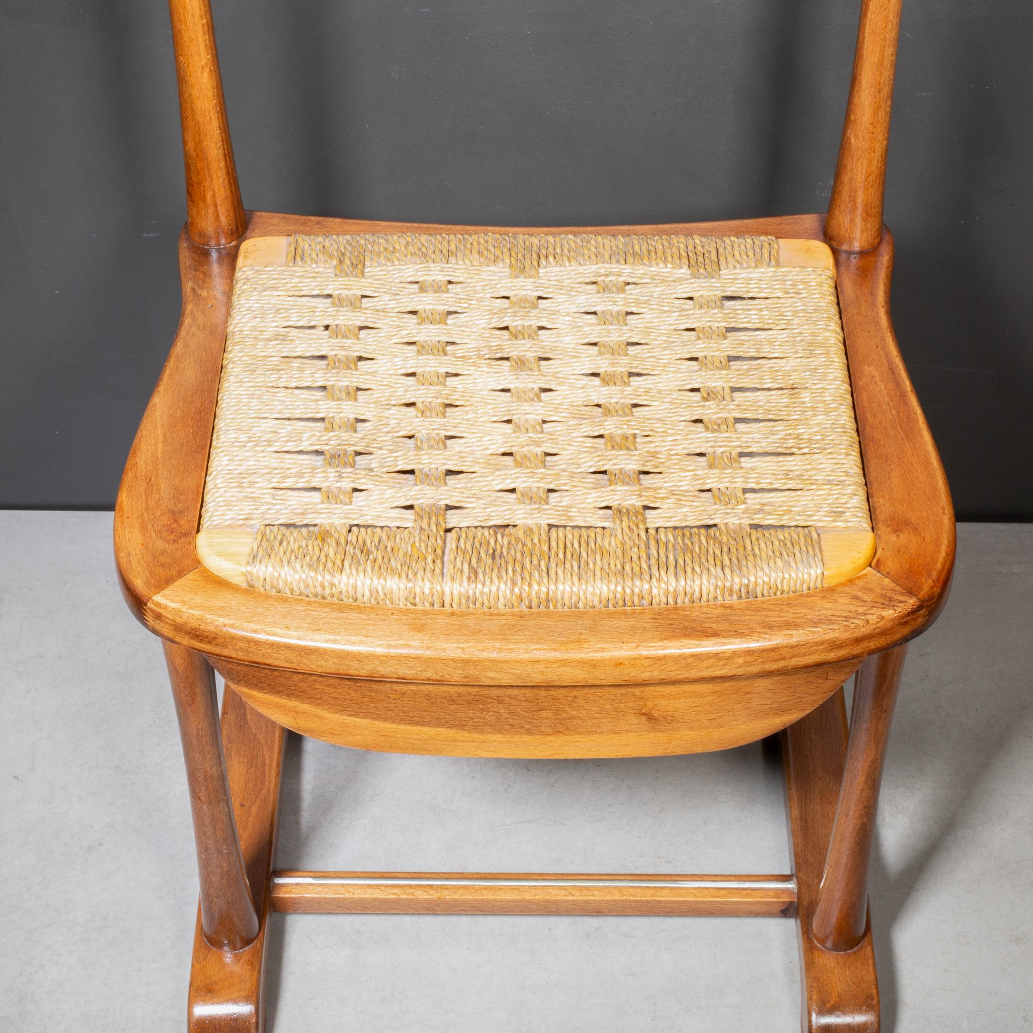 Valet de caoba de mediados de siglo con asiento de junco c.1950s, Italia Latón en venta