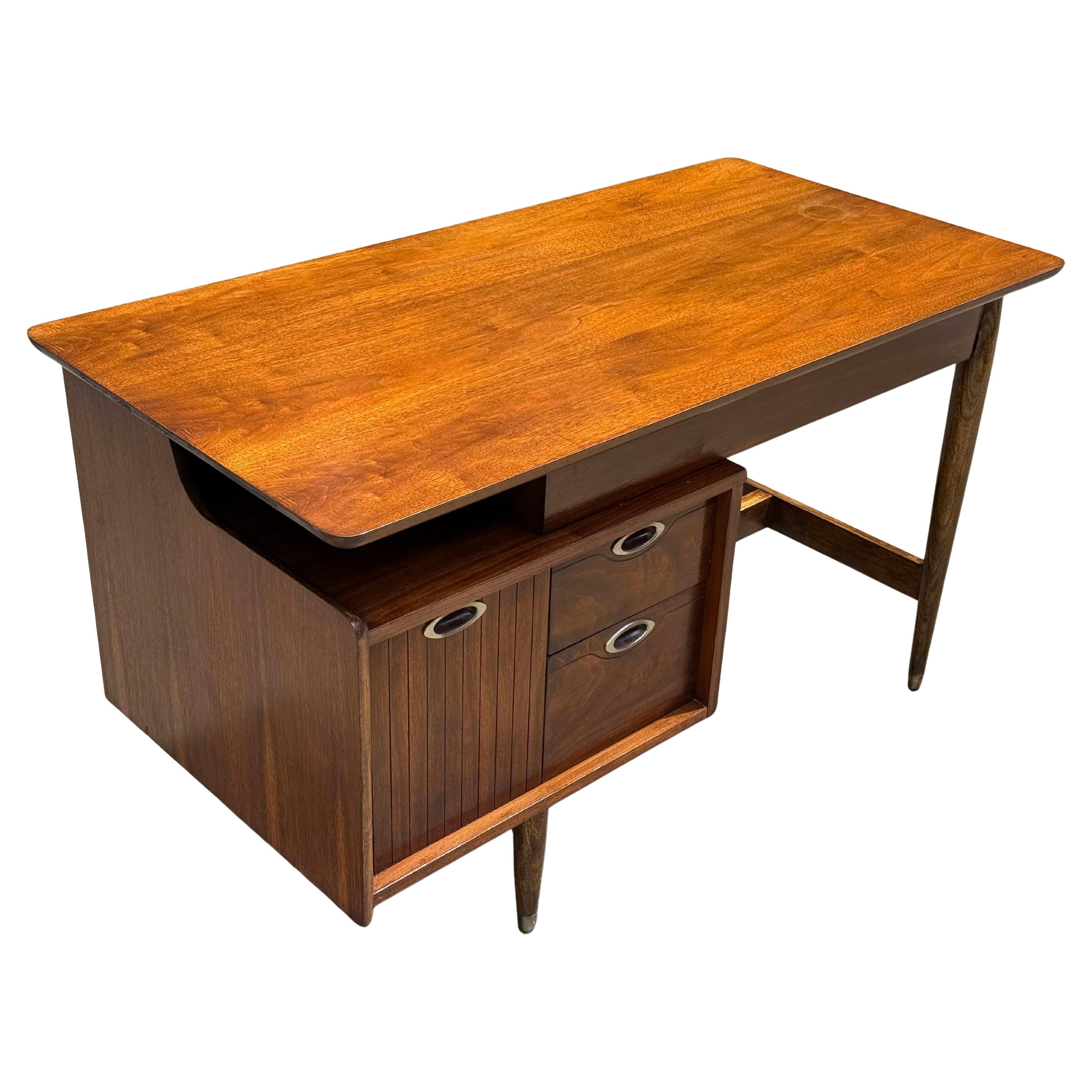 Mid-Century Mainline by Hooker Walnut Desk For Sale 4