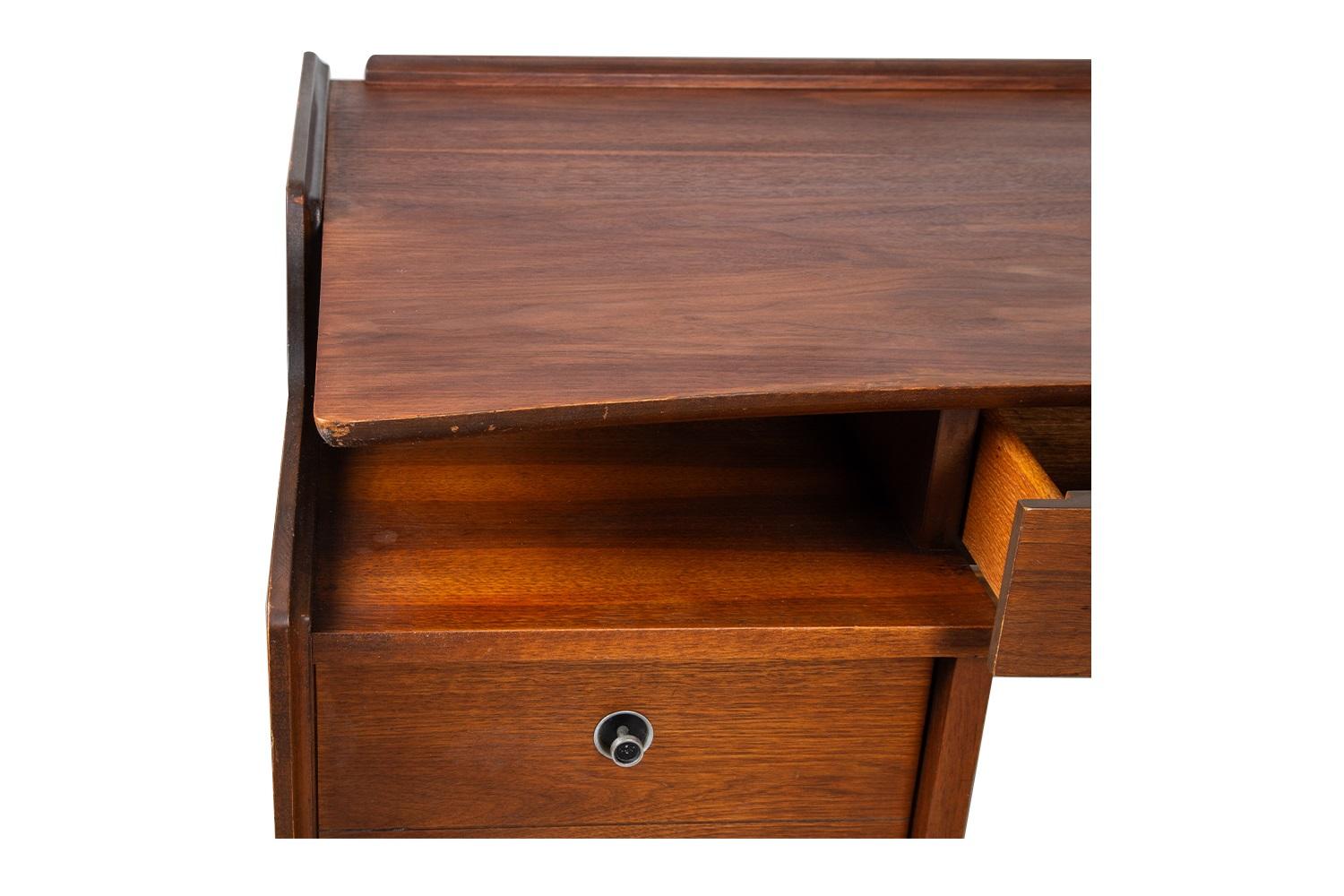 Mid-Century Mainline Hooker Floating Walnut Desk For Sale 2
