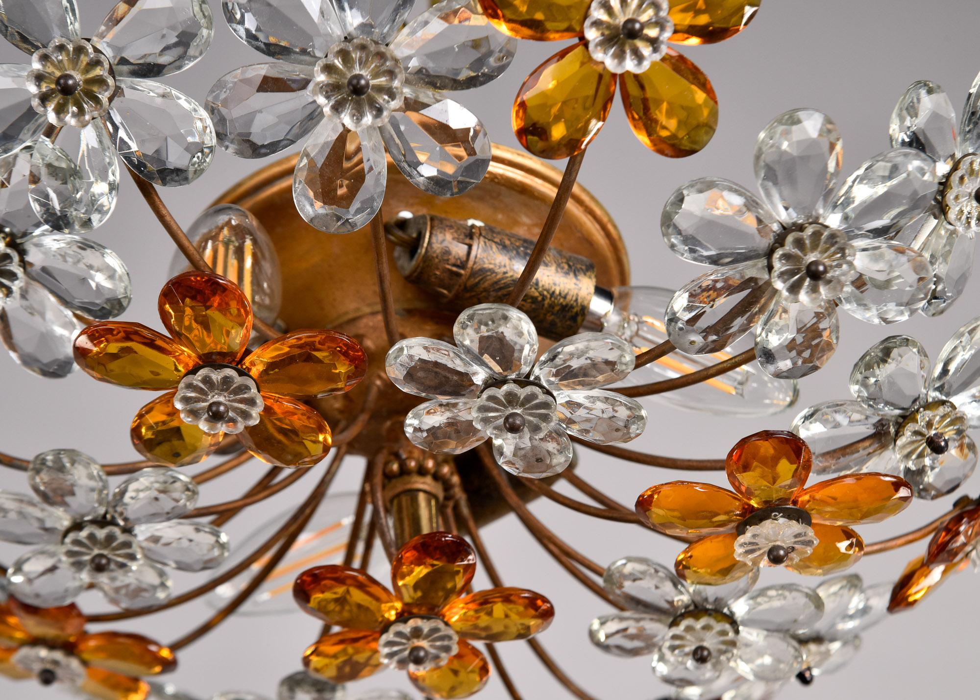 Plafonnier à fleur en cristal de style Maison Bagues du milieu du siècle dernier en vente 3
