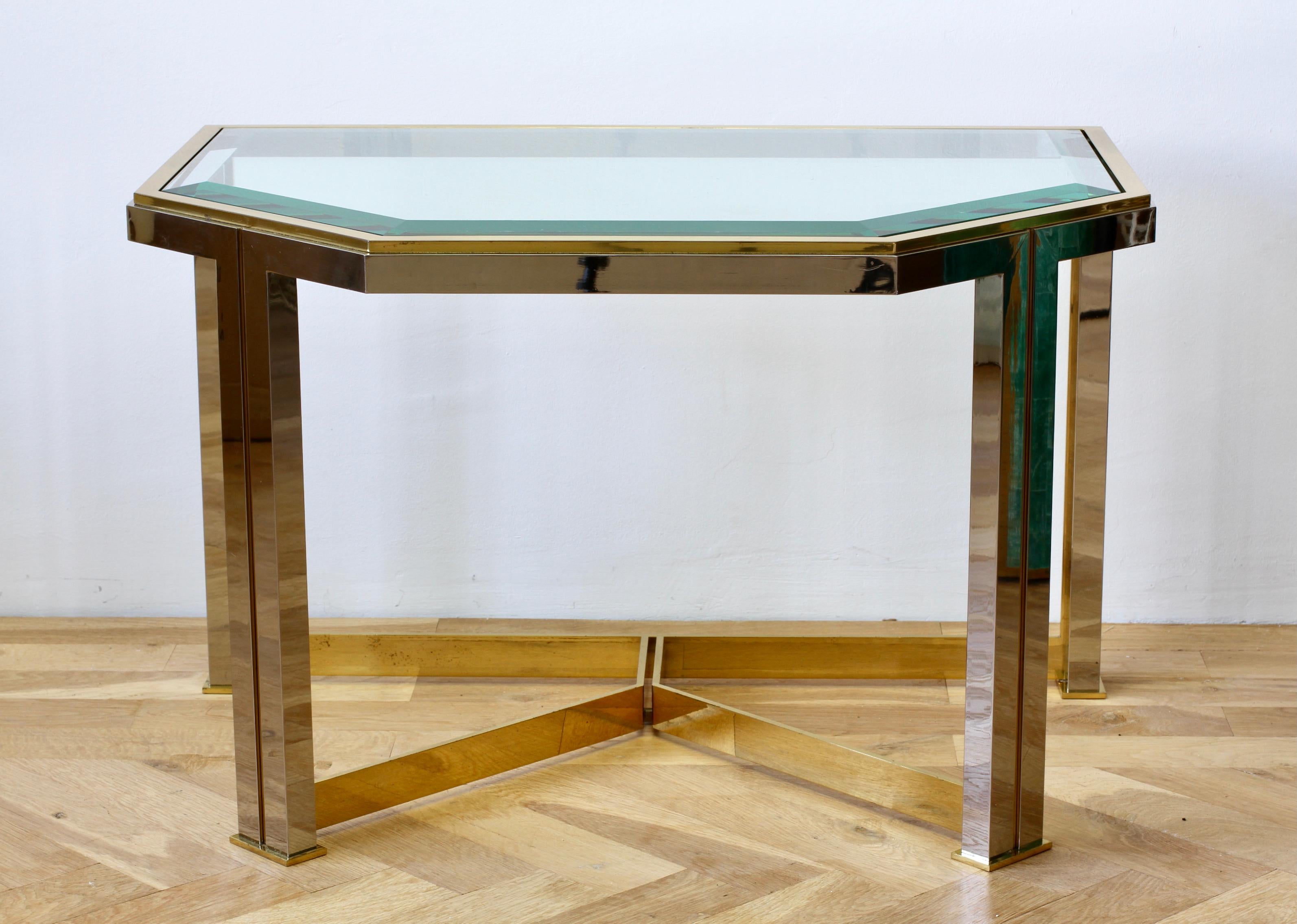 Stunning vintage midcentury angled polished brass and chrome-plated side or end table with beveled edged glass table top attributed to the Vereinigte Werkstätten München, circa 1970s. Perfect for the Hollywood Regency style enthusiast or midcentury