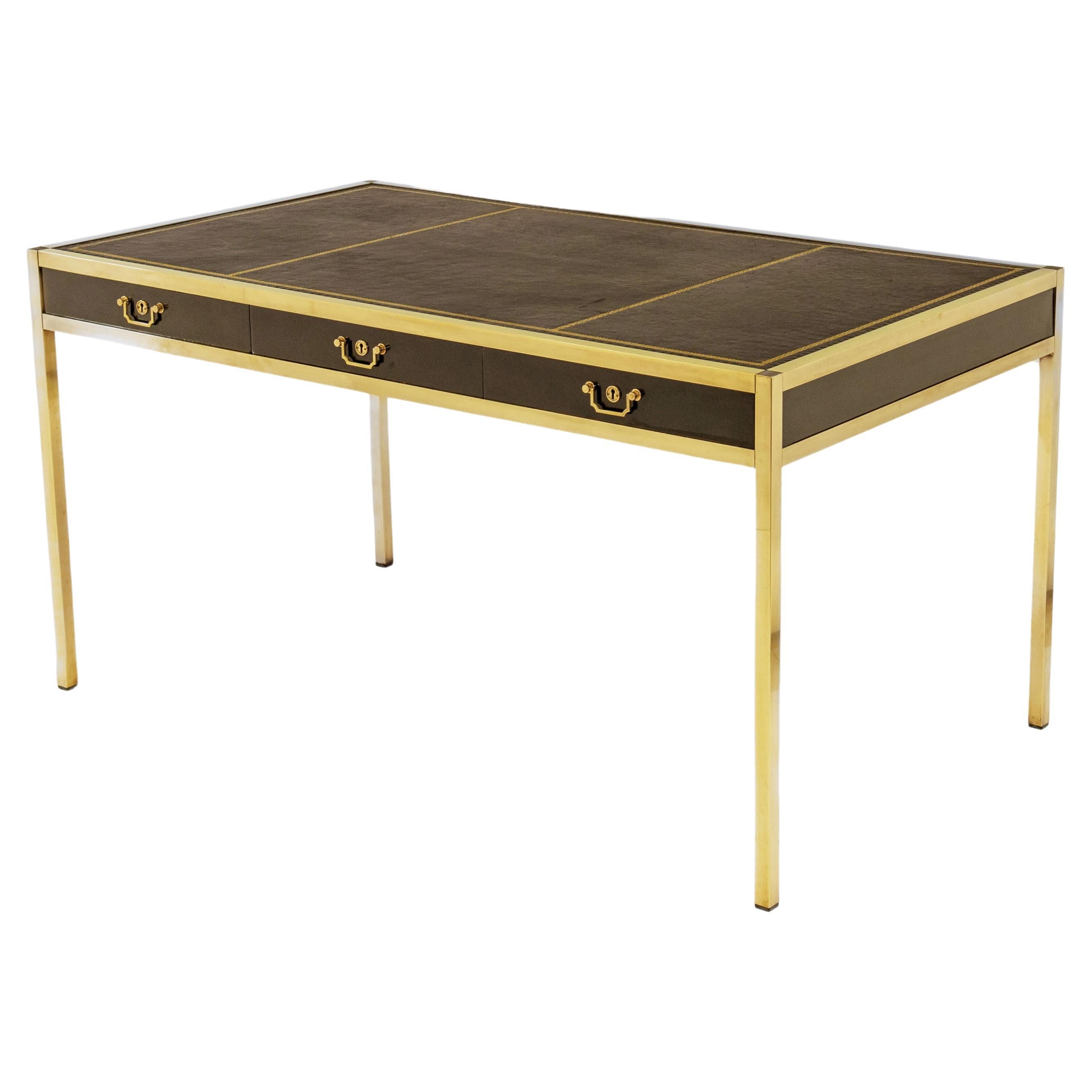 Bureau d'écriture en laiton et cuir de la Maison Jansen du milieu du siècle 1950
