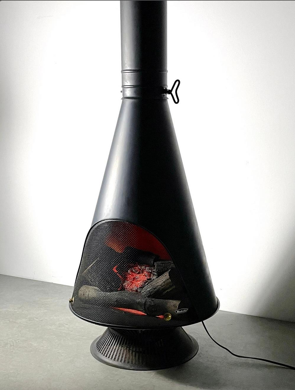 Mid Century Majestic Jupiter Black Metal Electric Freestanding Cone Fireplace In Good Condition In Troy, MI
