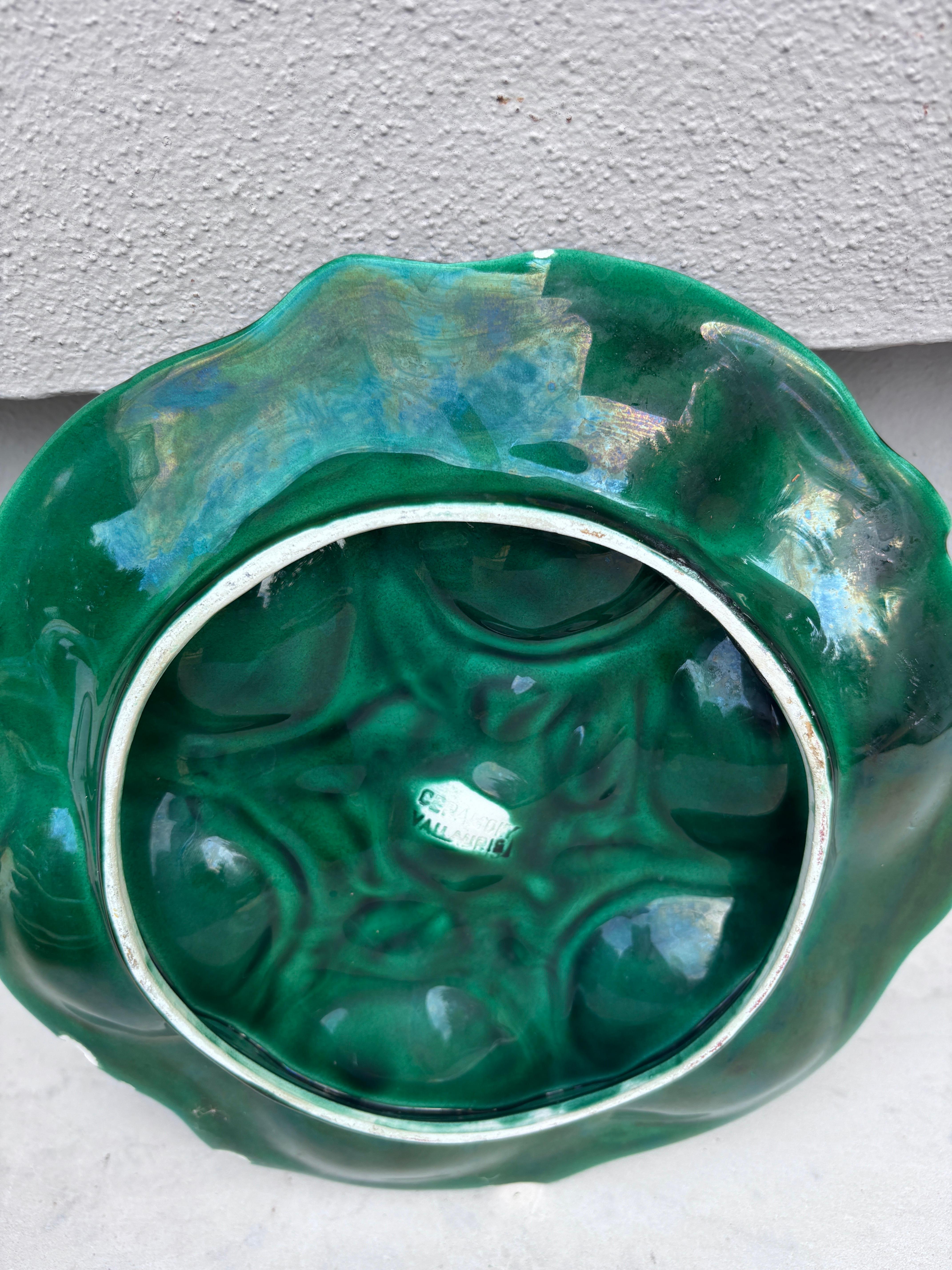 Francese Piatto in maiolica di metà secolo Greene & Greene Vallauris in vendita