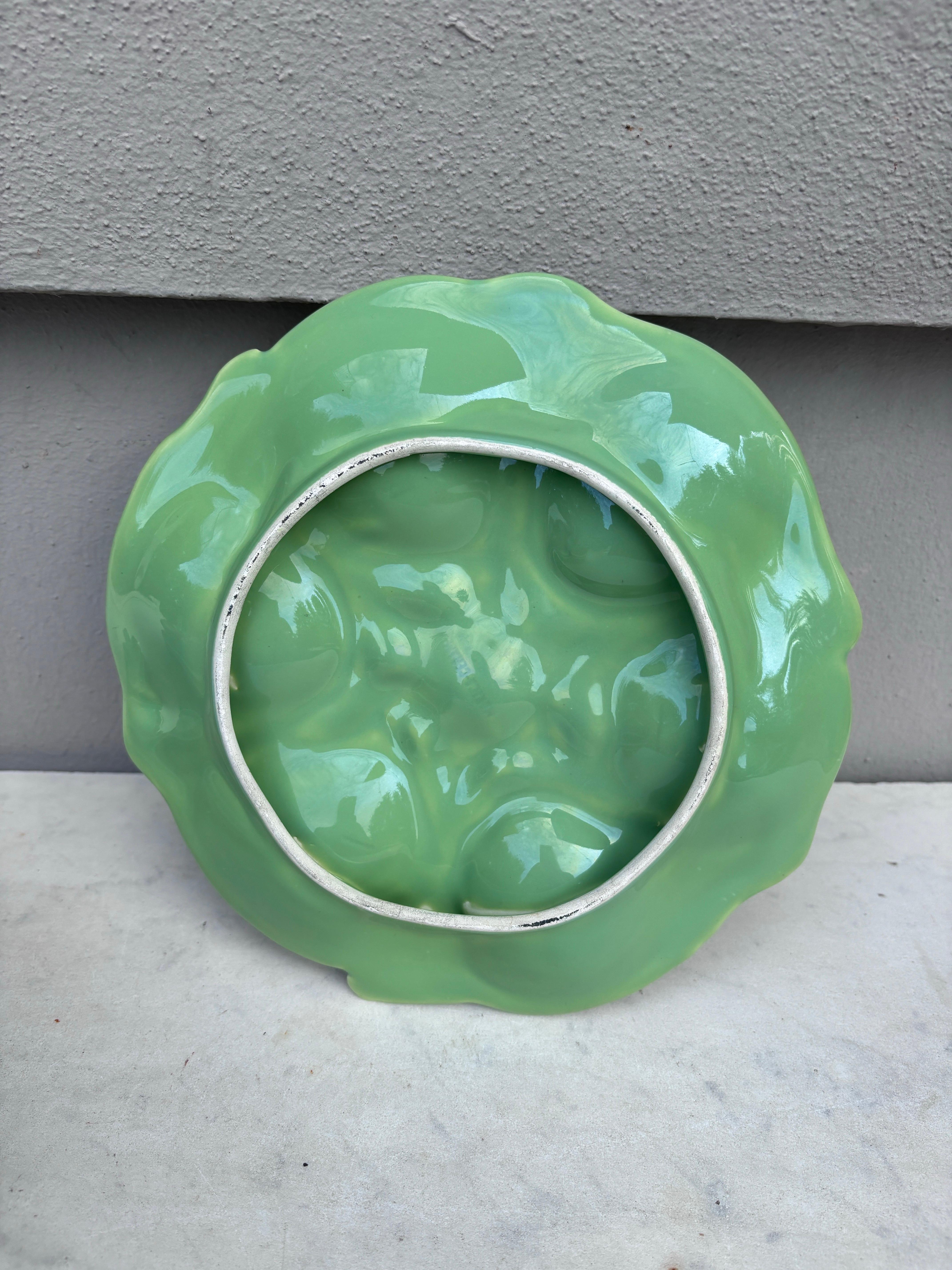 Piatto in maiolica di metà secolo Greene & Greene Vallauris In condizioni buone in vendita a Austin, TX