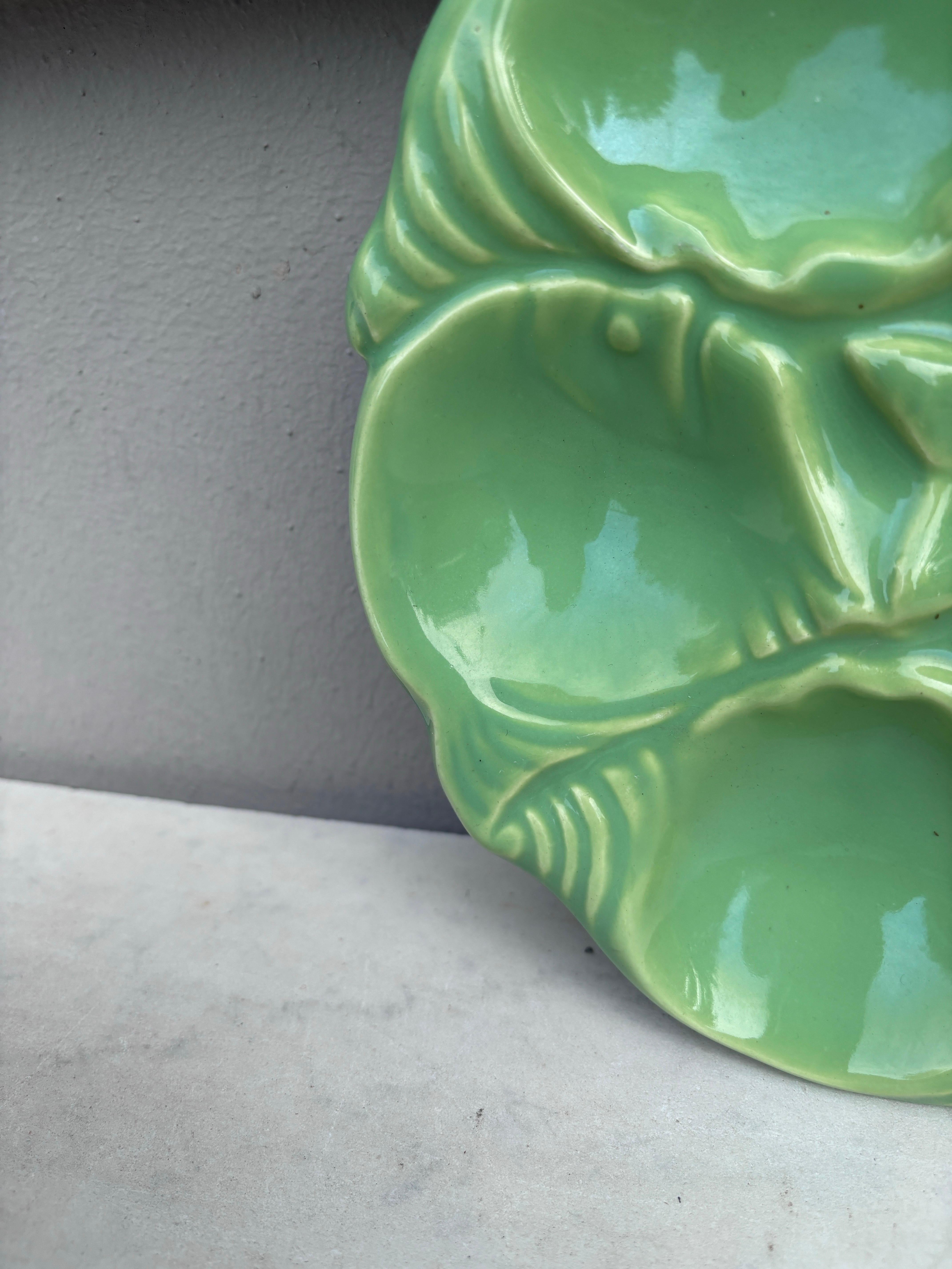 Metà XX secolo Piatto in maiolica di metà secolo Greene & Greene Vallauris in vendita