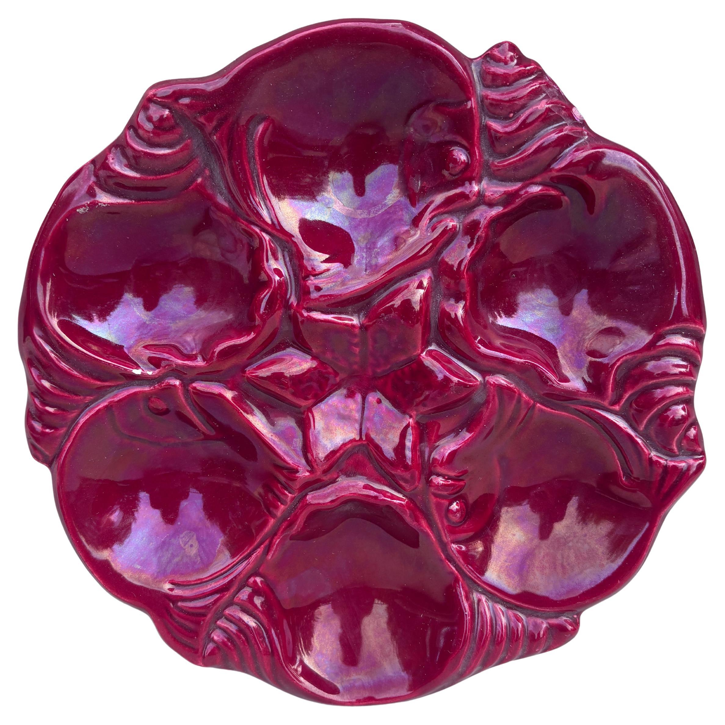 Plato de mayólica roja de mediados de siglo Vallauris en venta