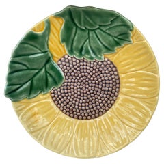 Piatto girasole in maiolica di metà secolo