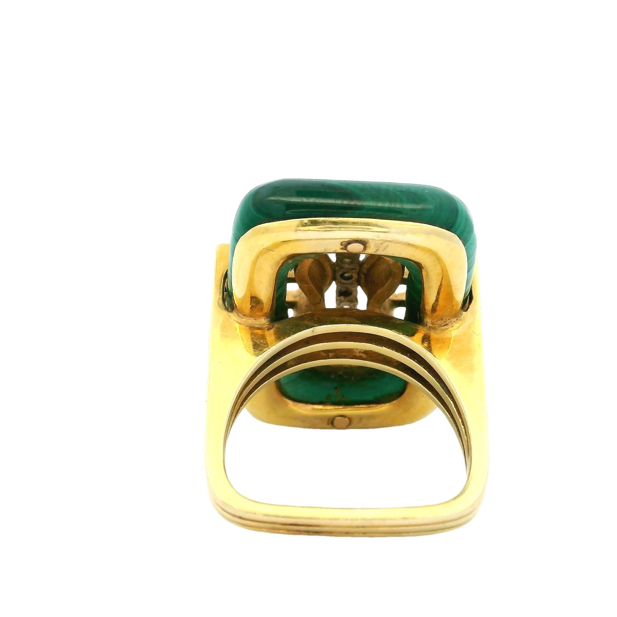 Metà secolo  Anello con malachite e diamanti in oro giallo 18 carati In condizioni ottime in vendita a Miami, FL