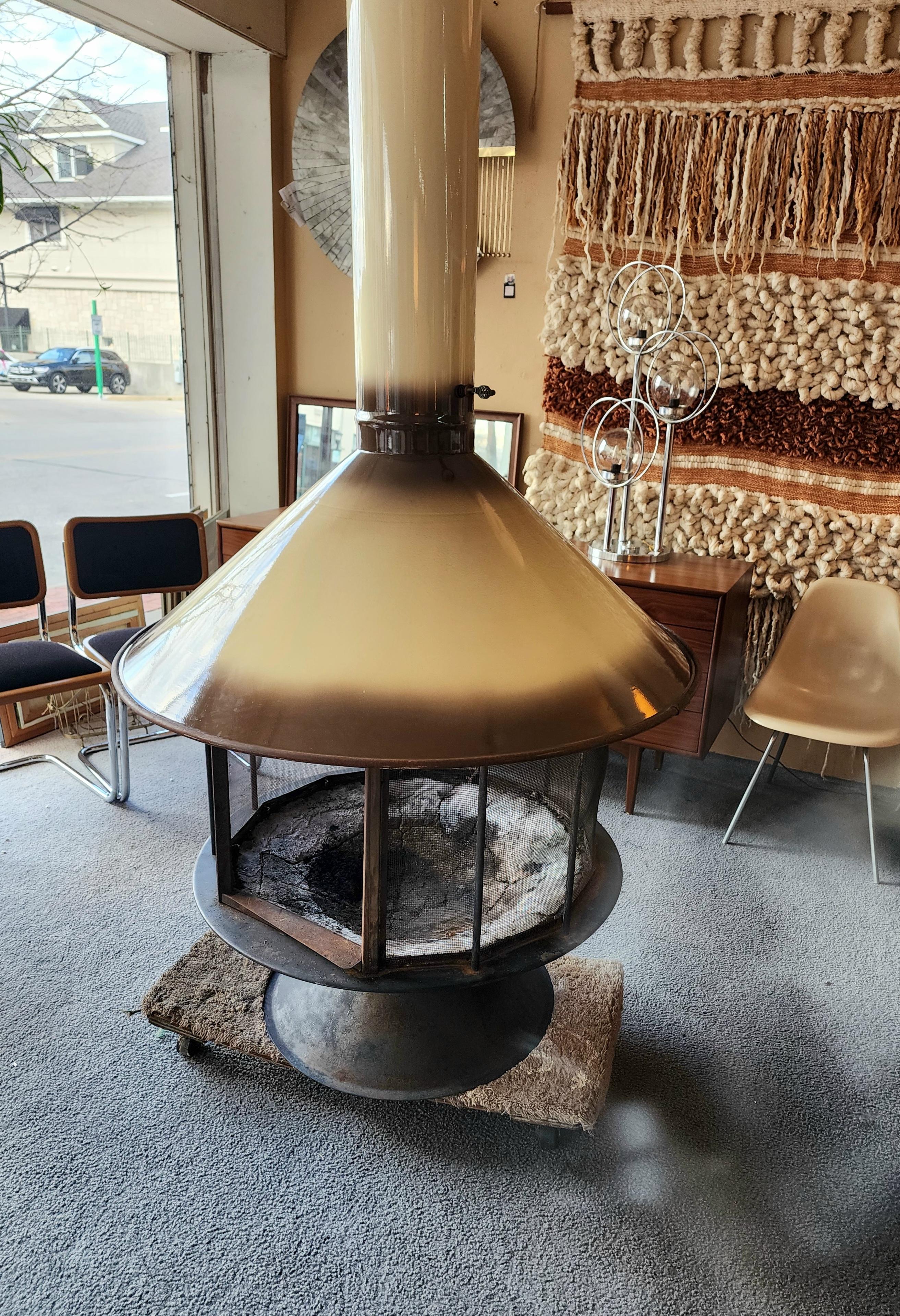 Mid-Century Malm Imperial Carousel Cone Fireplace In Fair Condition In Bay City, MI