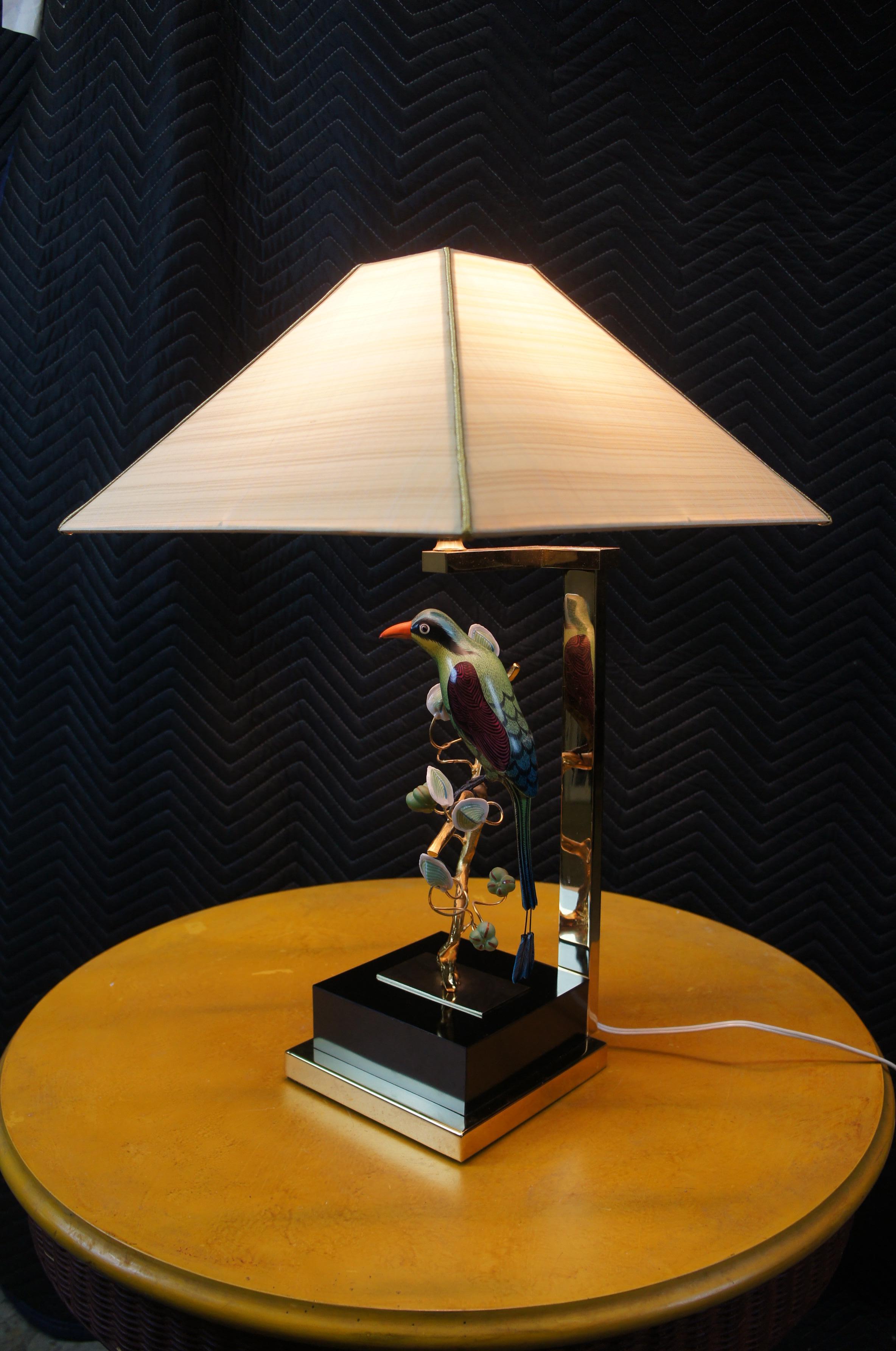 Midcentury Mangani Oggetti Gold Plated Italian Sculptural Porcelain Parrot Lamp For Sale 4