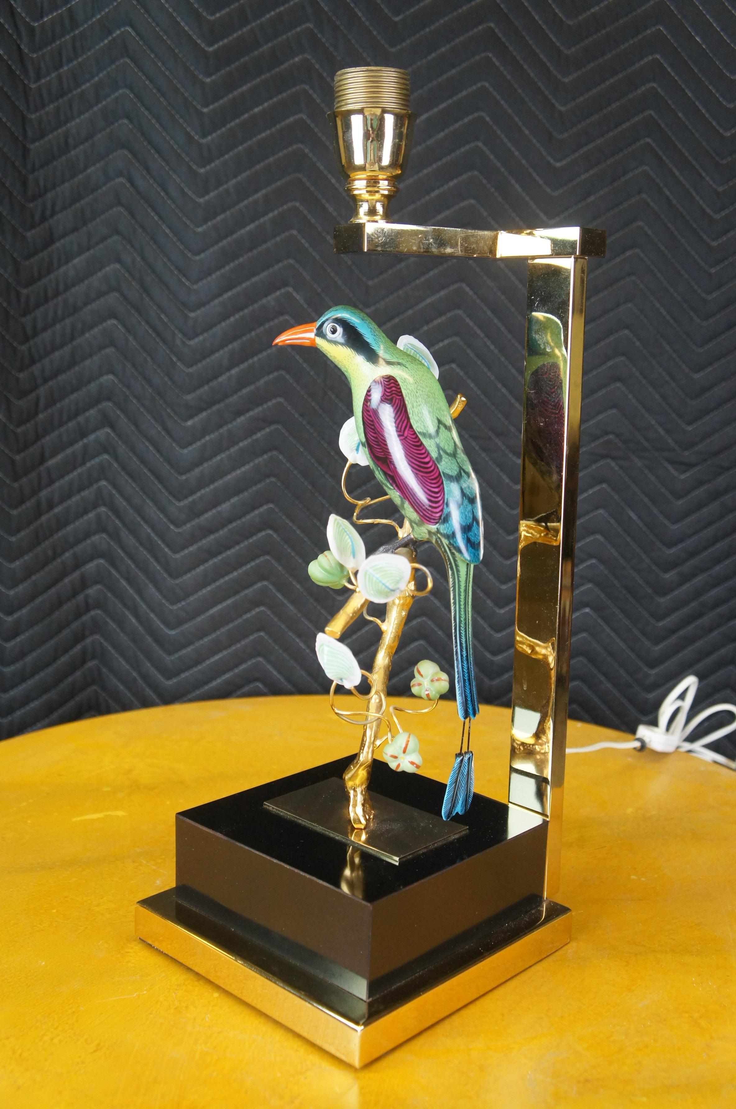 Midcentury Mangani Oggetti Gold Plated Italian Sculptural Porcelain Parrot Lamp In Good Condition For Sale In Dayton, OH